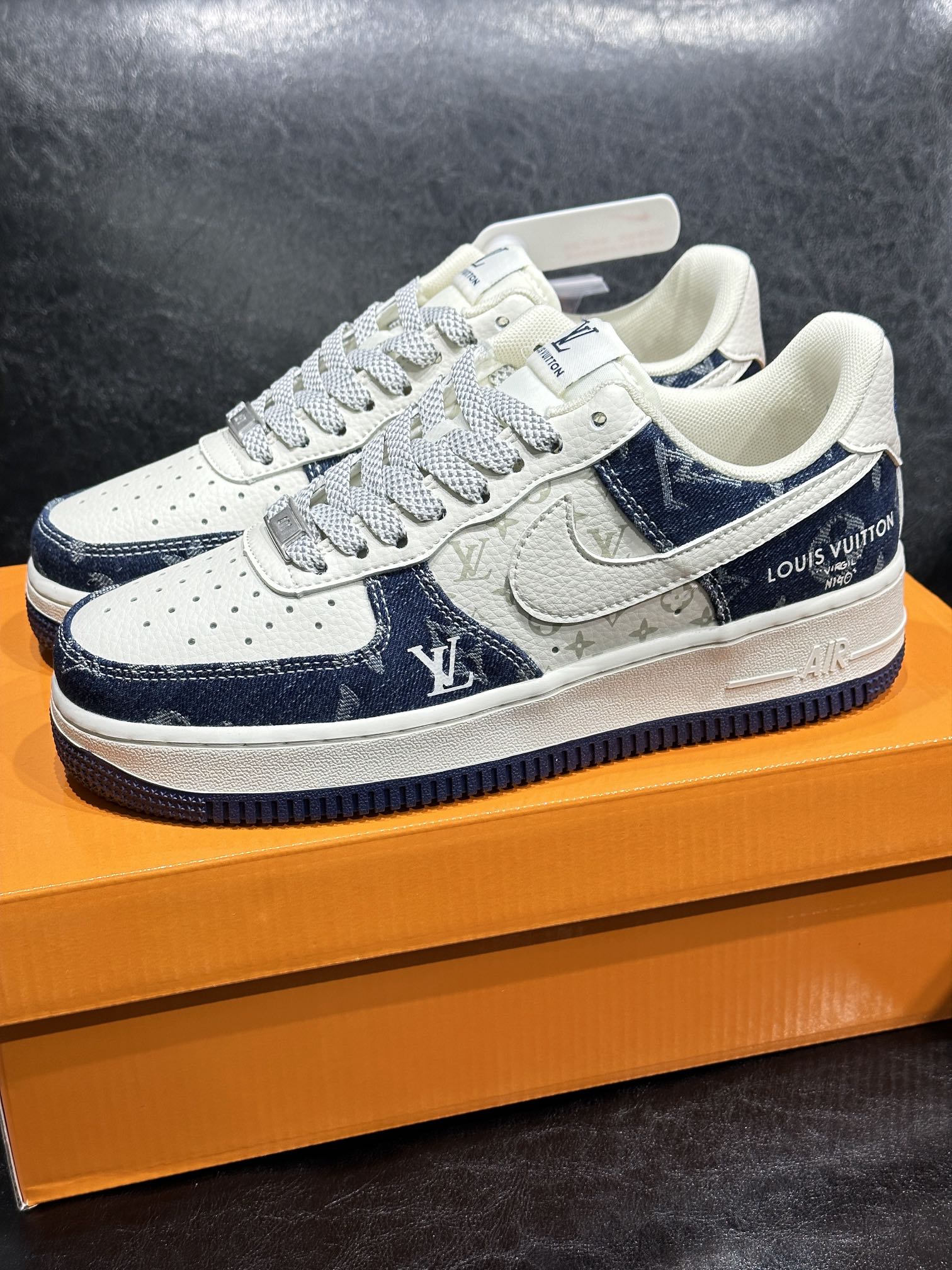 Nike Sneakers L