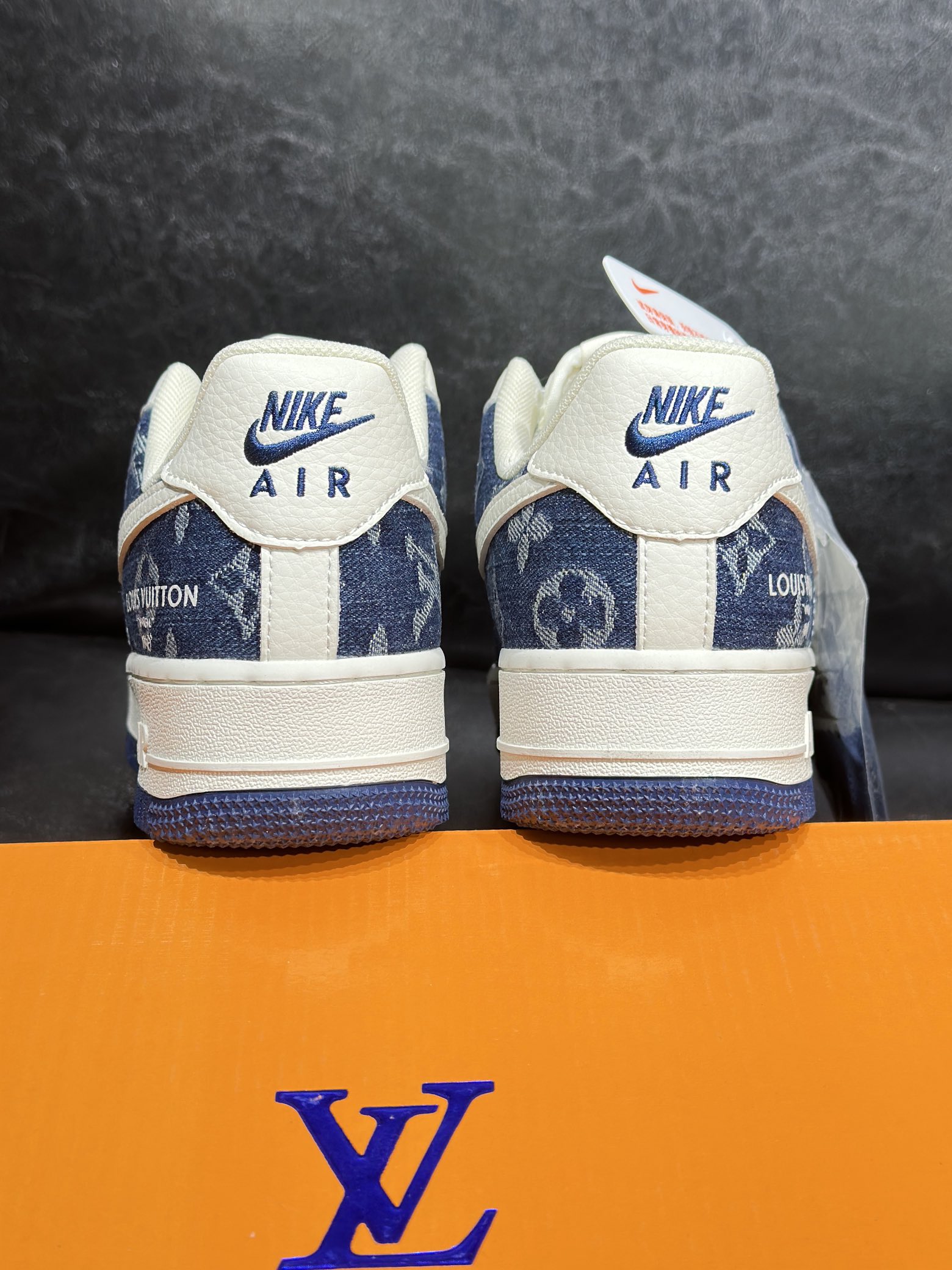 Nike Sneakers L