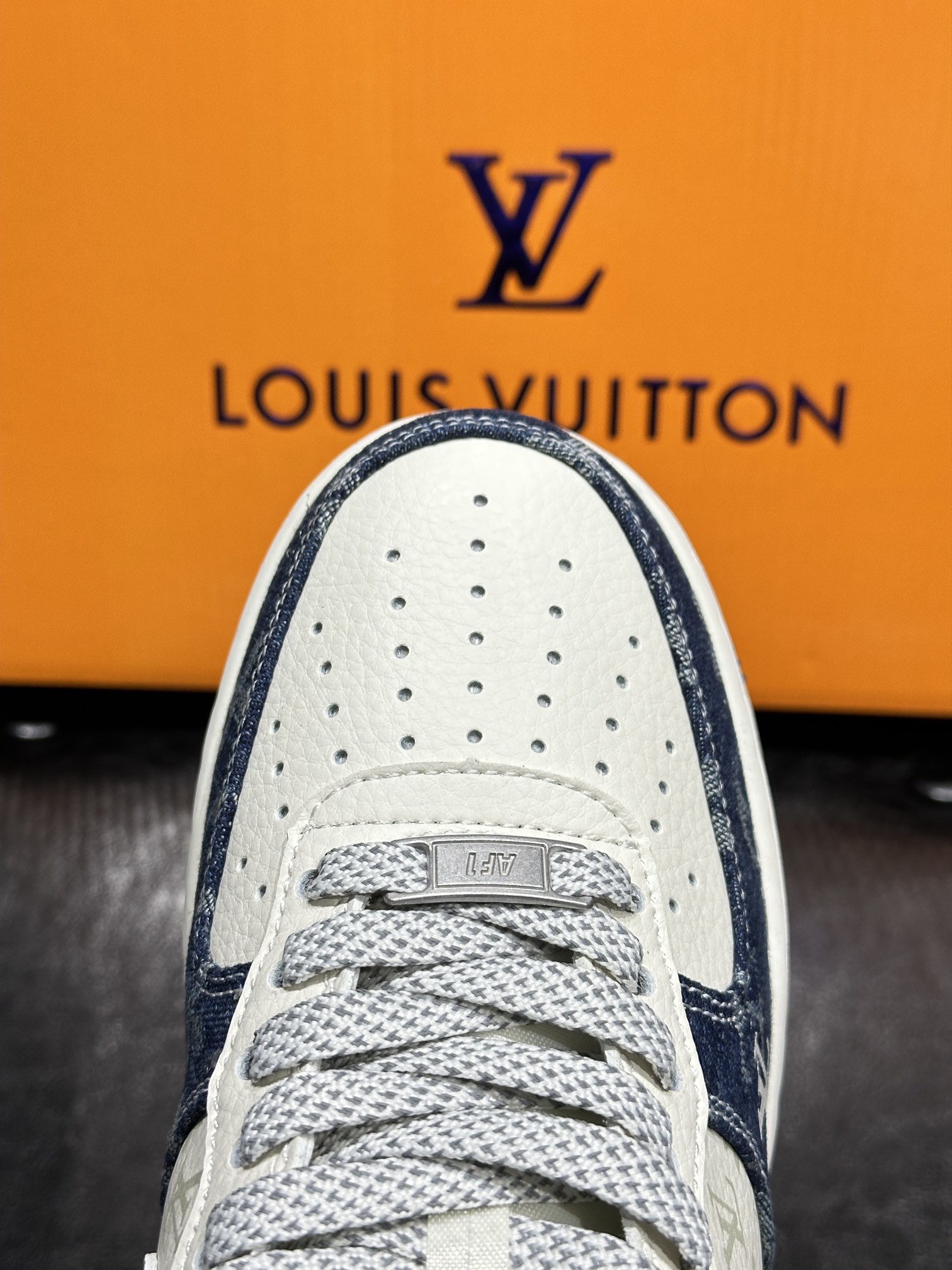 Nike Sneakers L