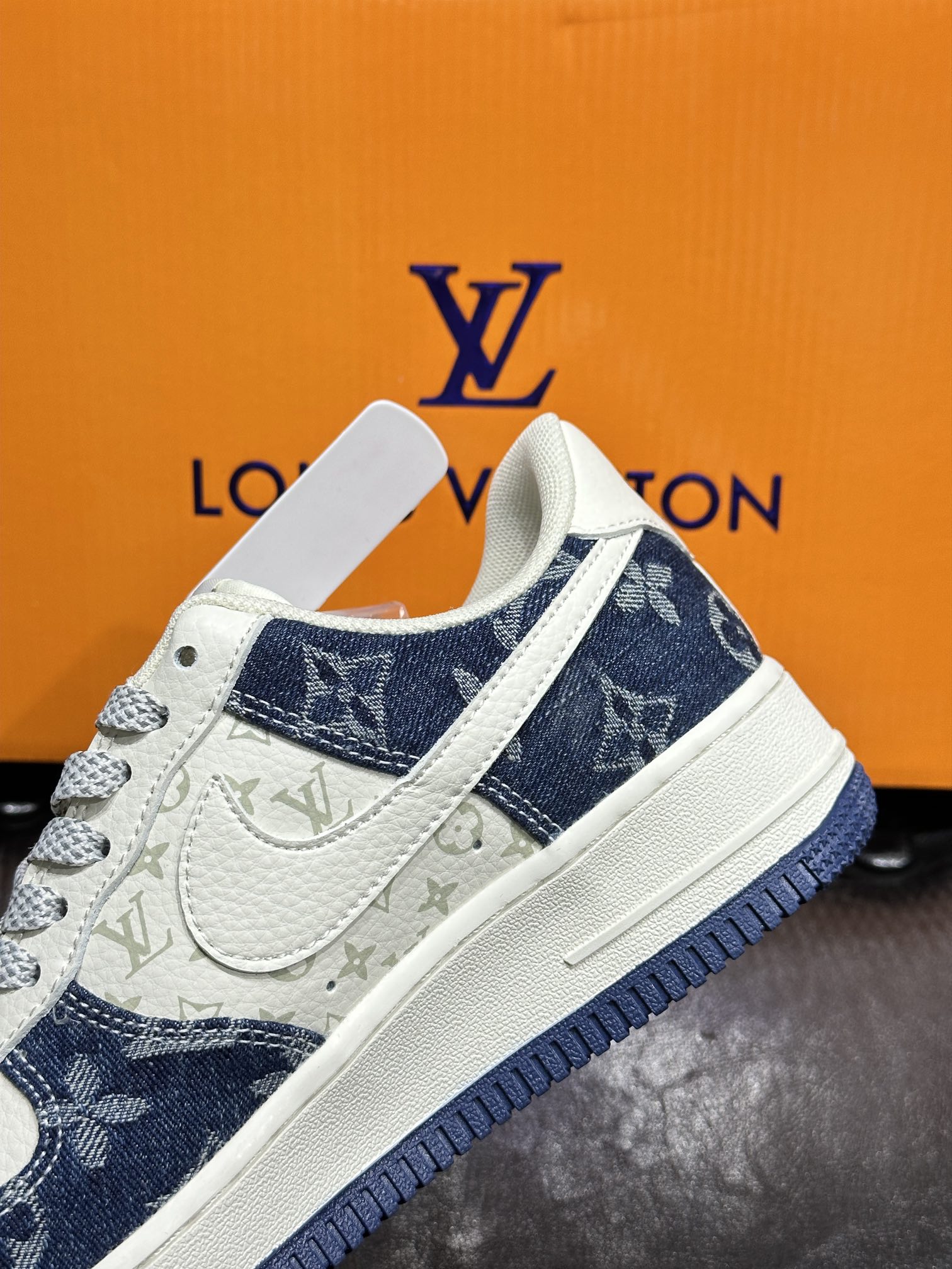 Nike Sneakers L
