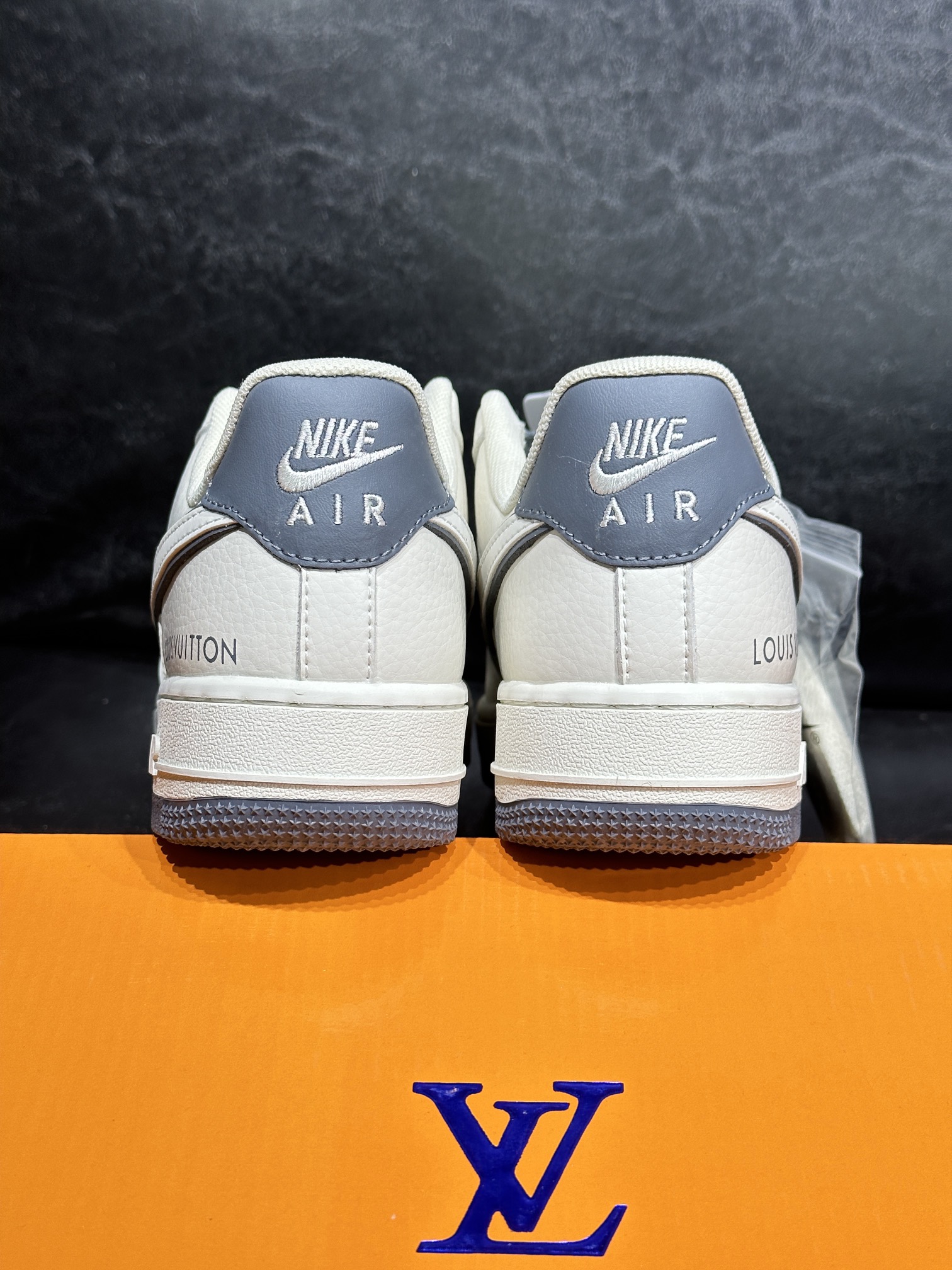 Nike Sneakers L