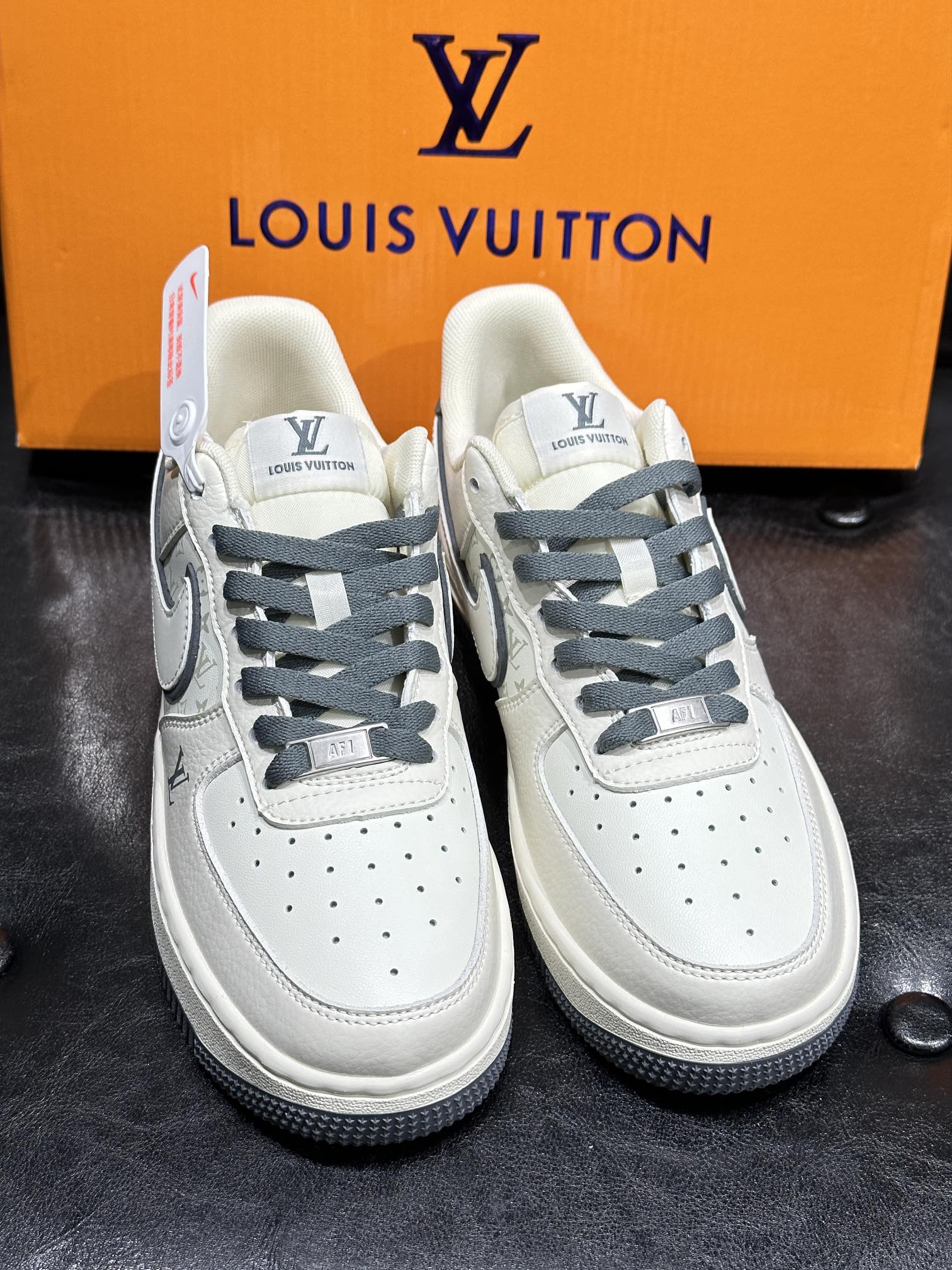 Nike Sneakers L