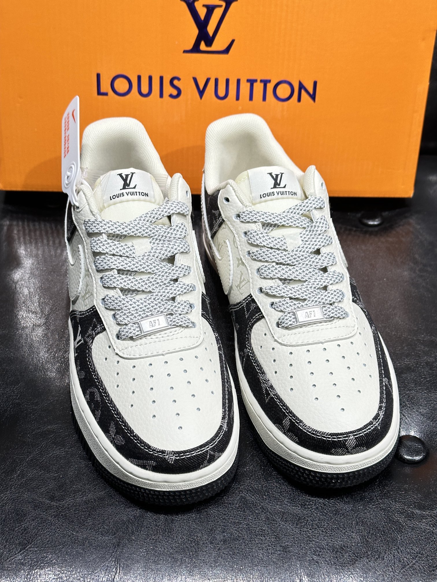 Nike Sneakers L