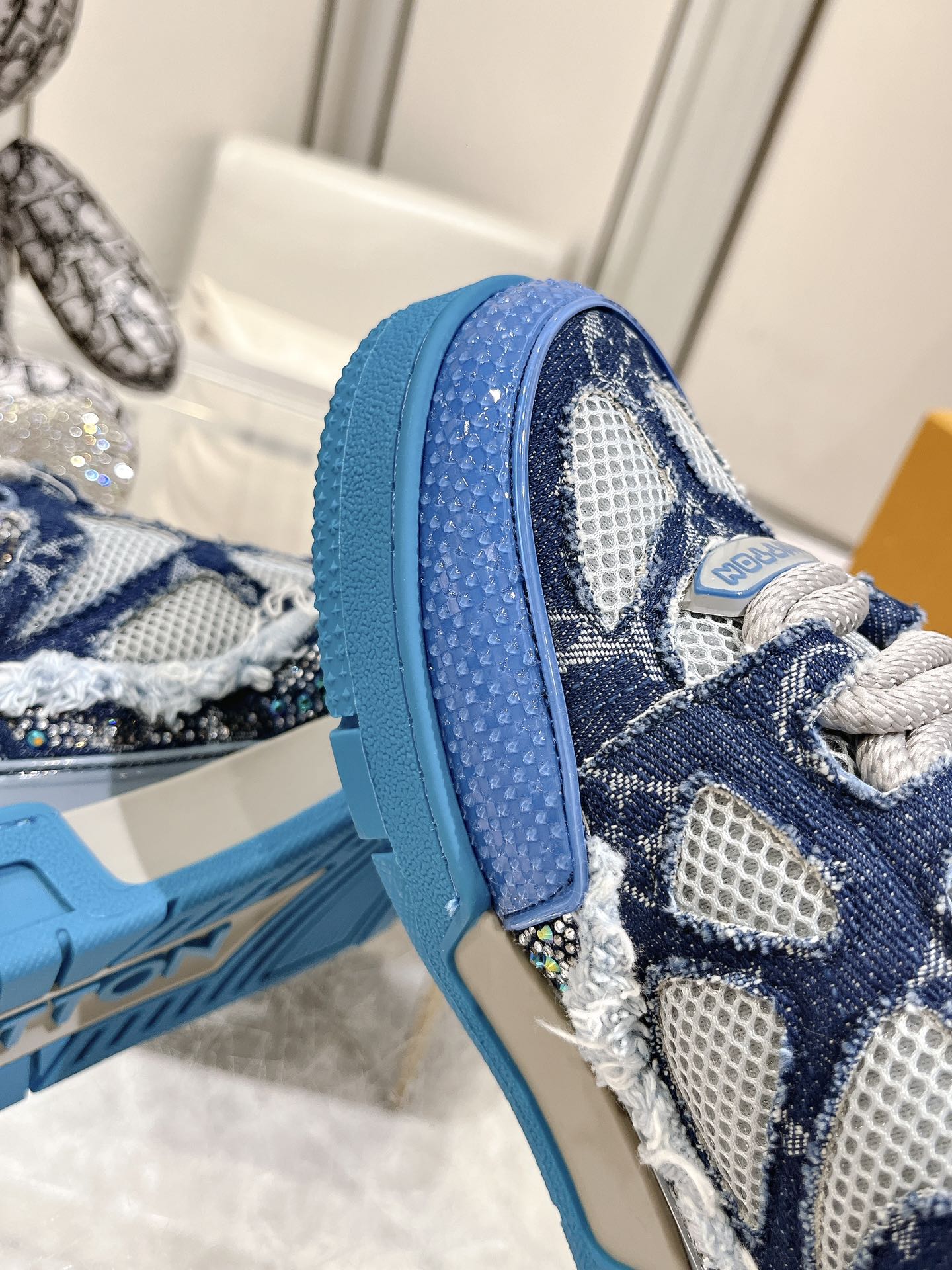 Louis Vuitton Sneakers Mesh M-l-s