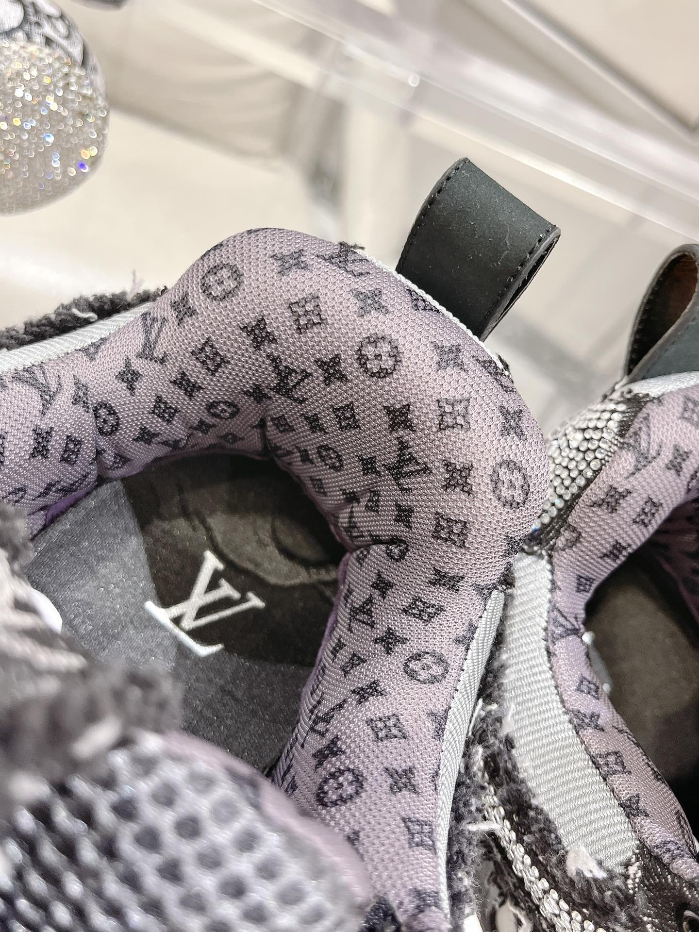 Louis Vuitton Sneakers Mesh M-l-s