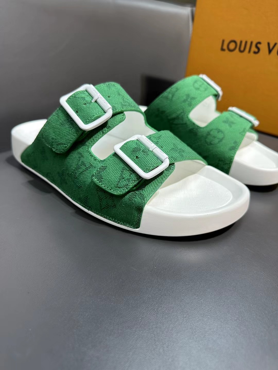 Louis Vuitton Slippers L