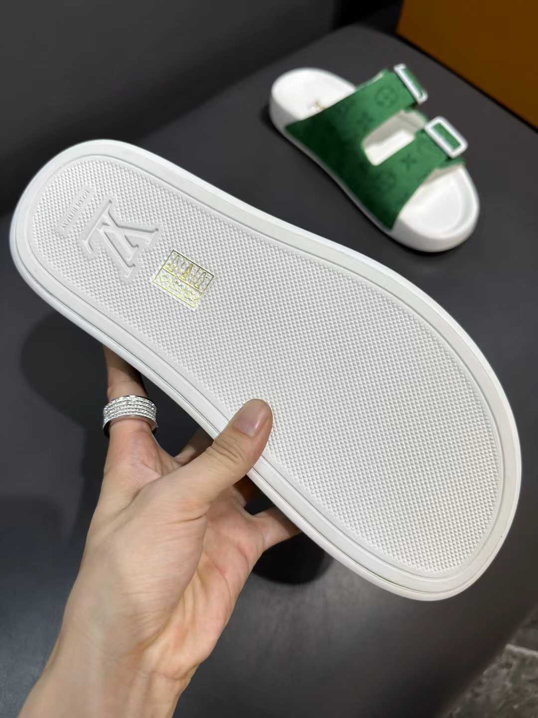 Louis Vuitton Slippers L