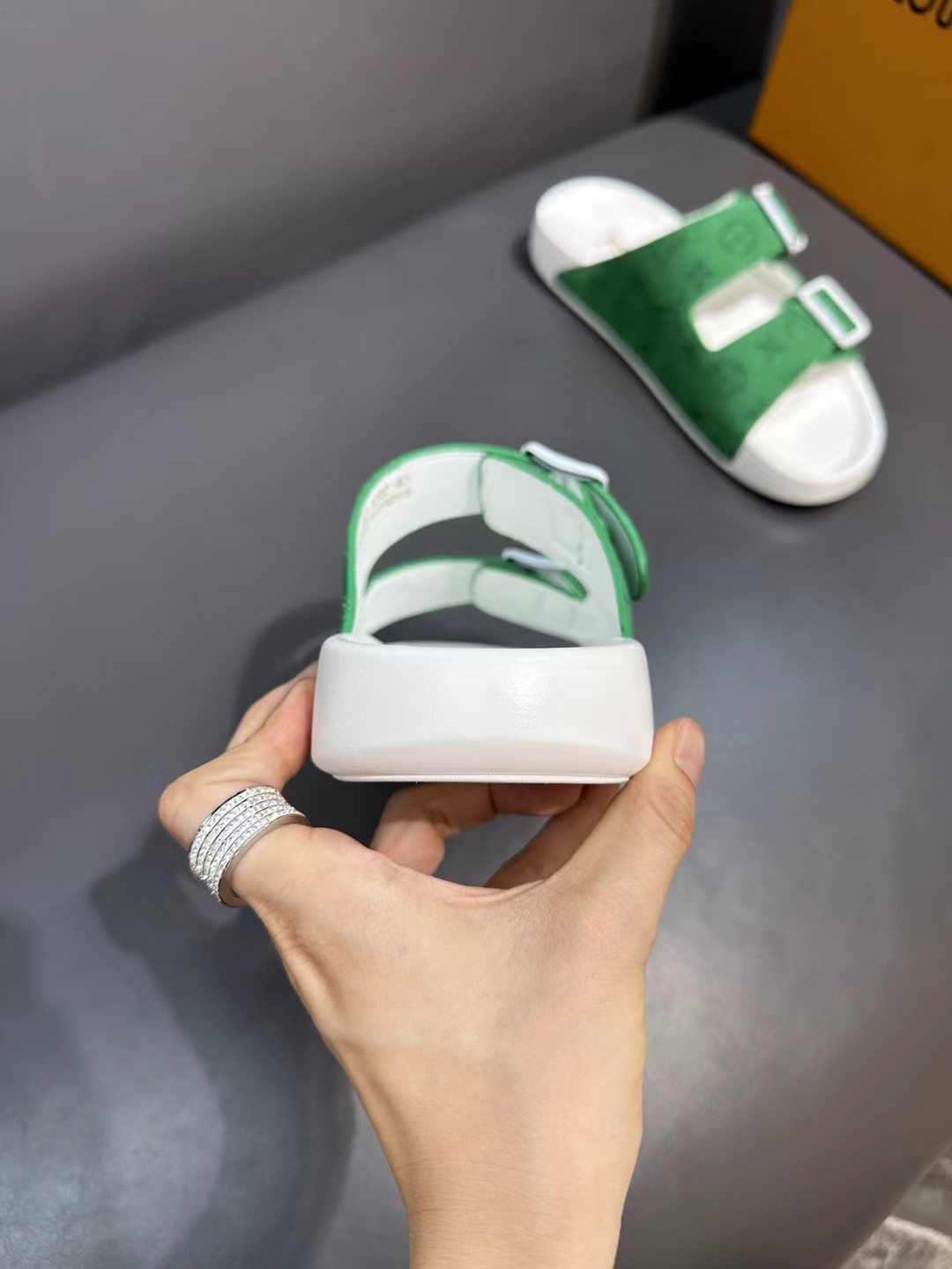 Louis Vuitton Slippers L