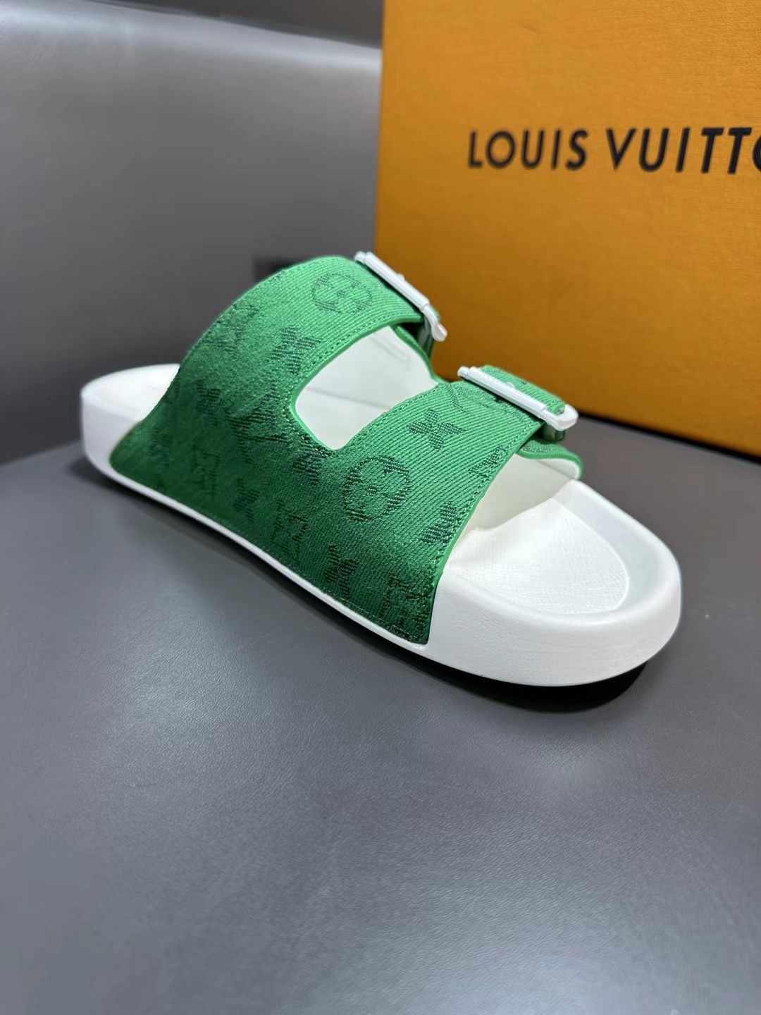 Louis Vuitton Slippers L