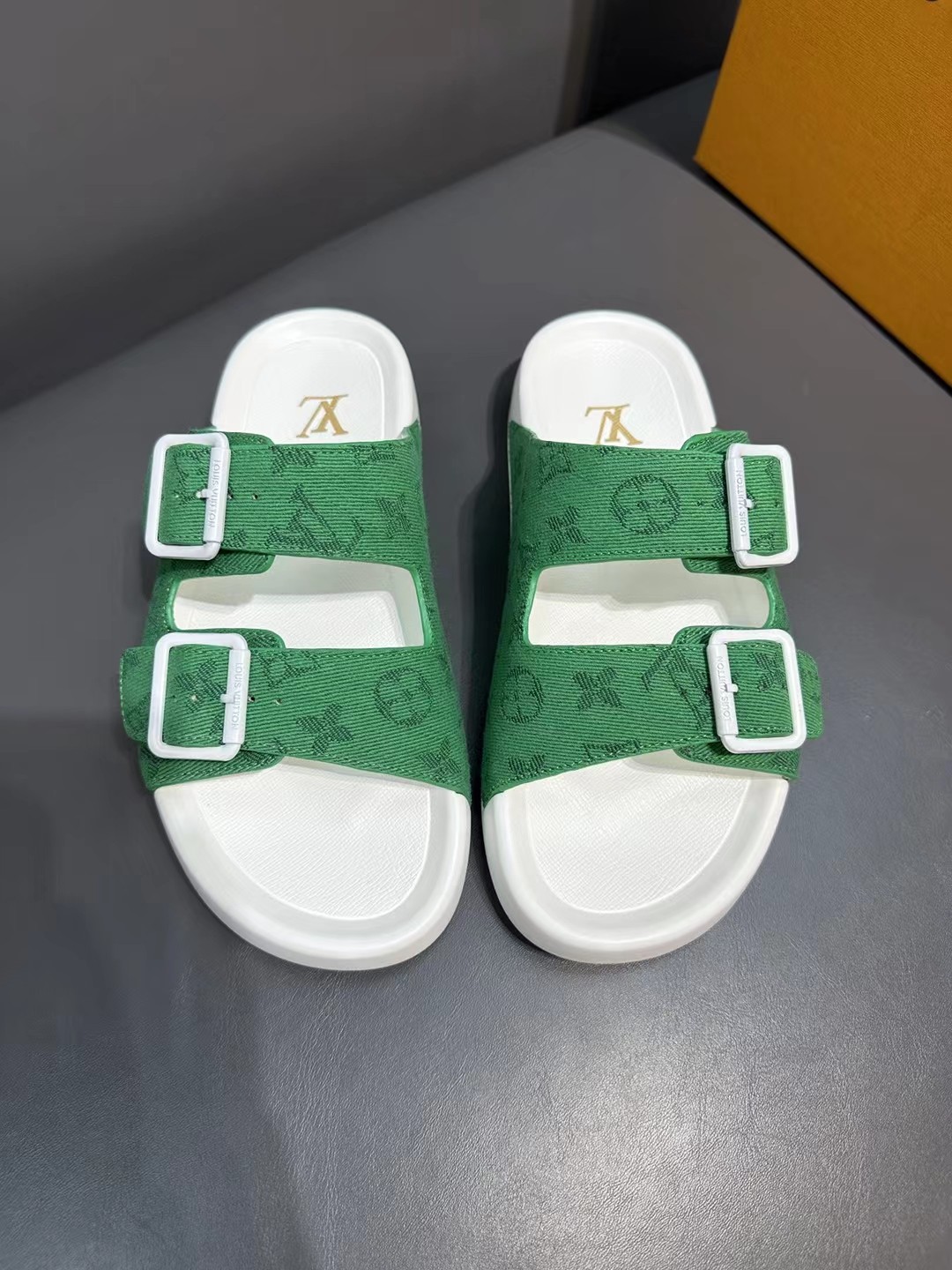 Louis Vuitton Slippers L