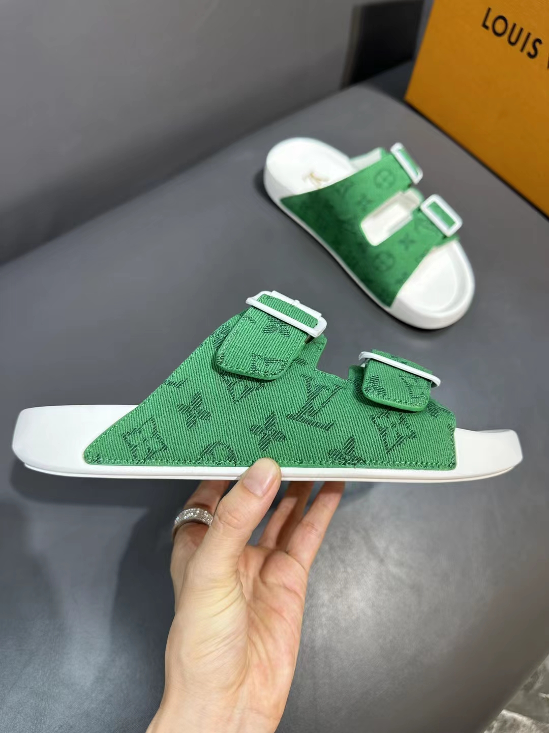 Louis Vuitton Slippers L