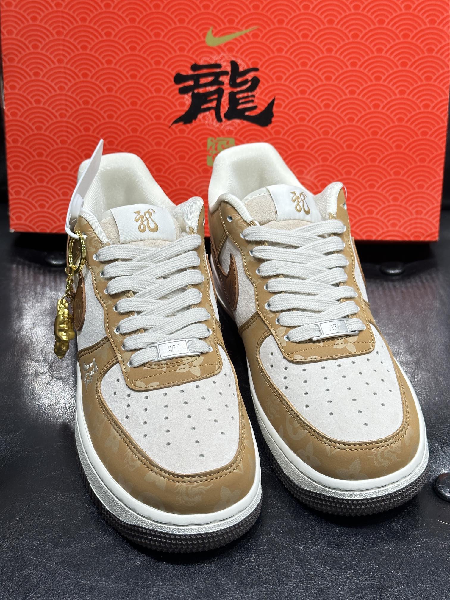 Nike Sneakers L