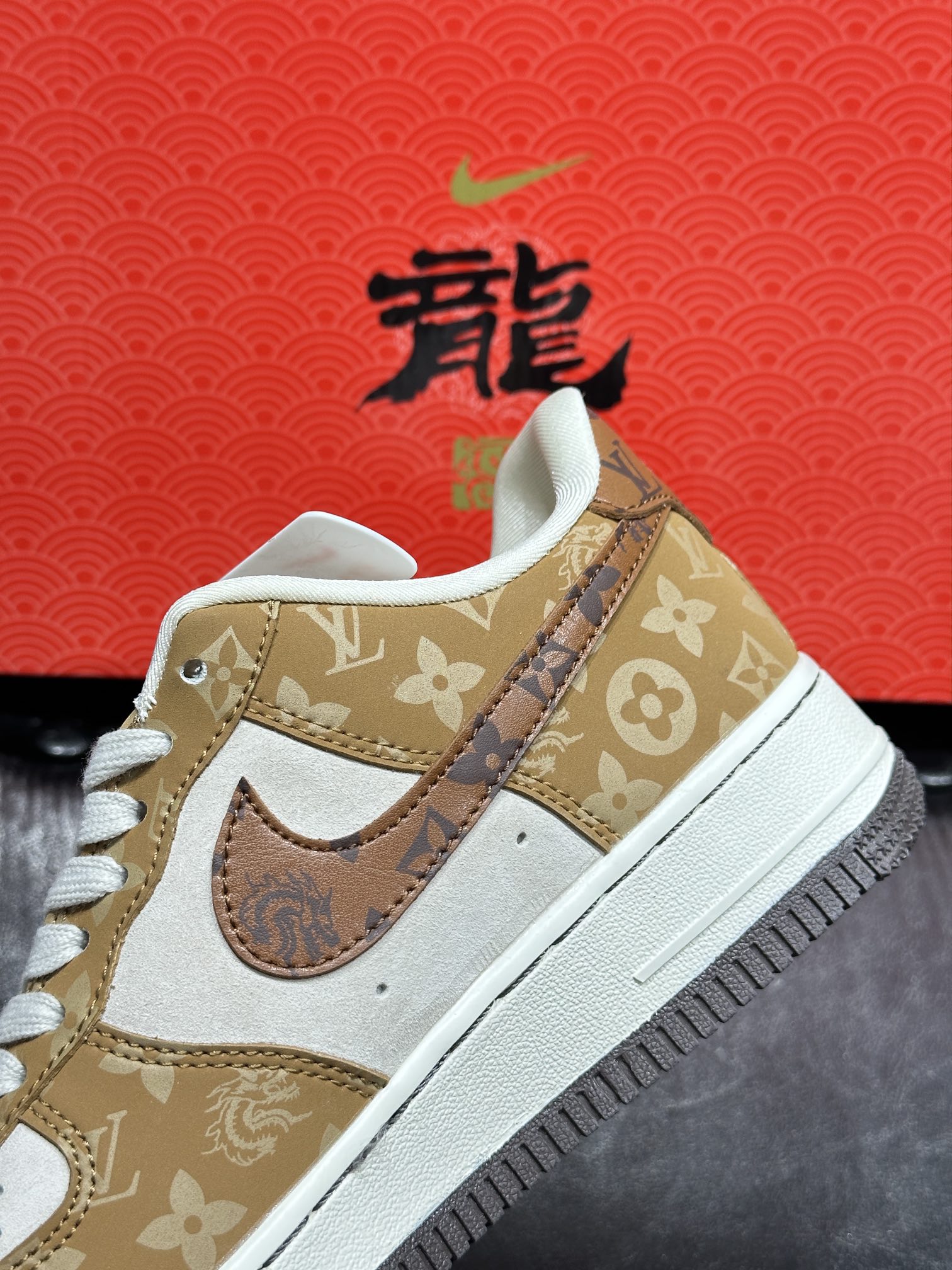Nike Sneakers L