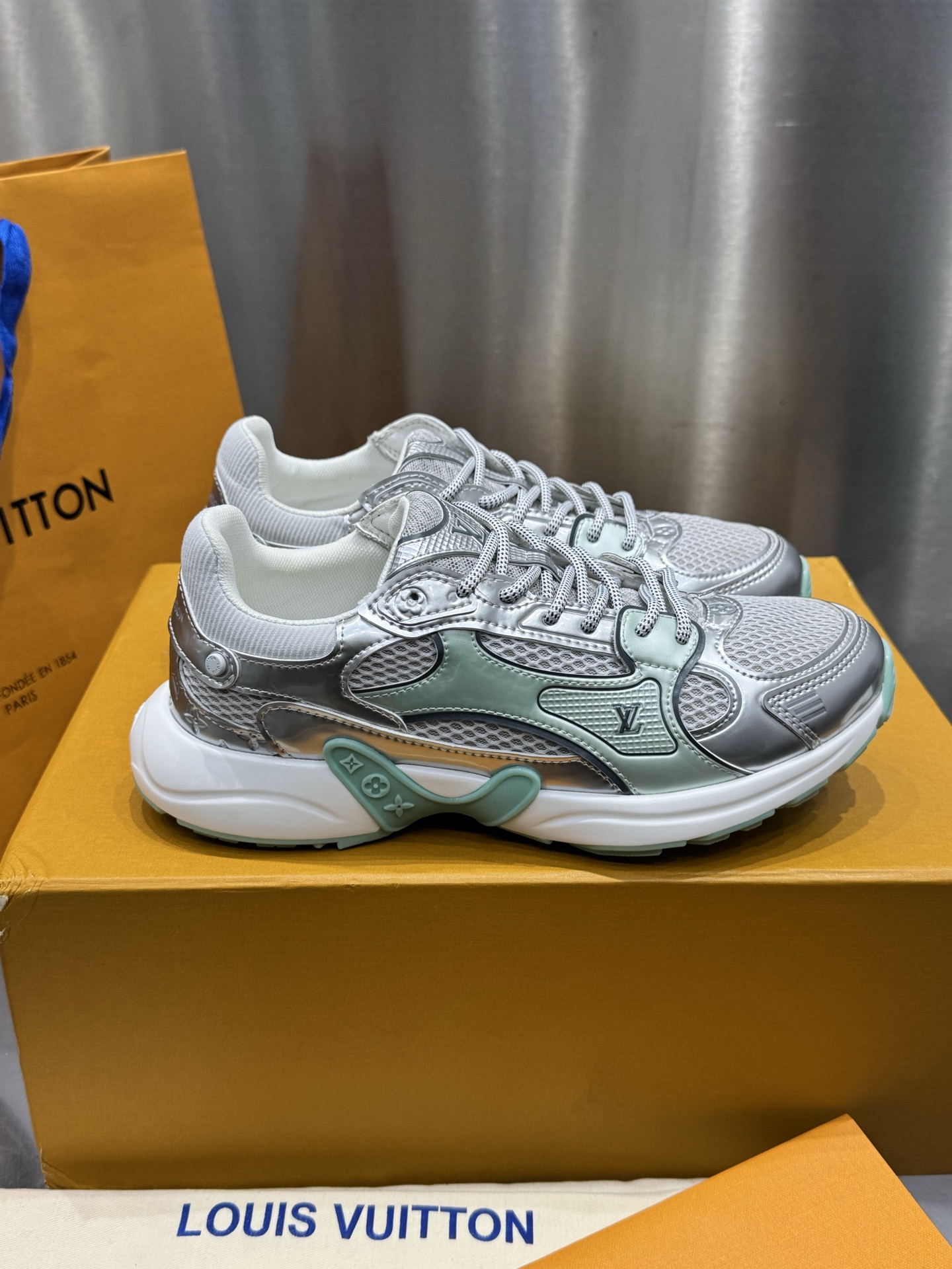 Louis Vuitton Running Shoes M-l