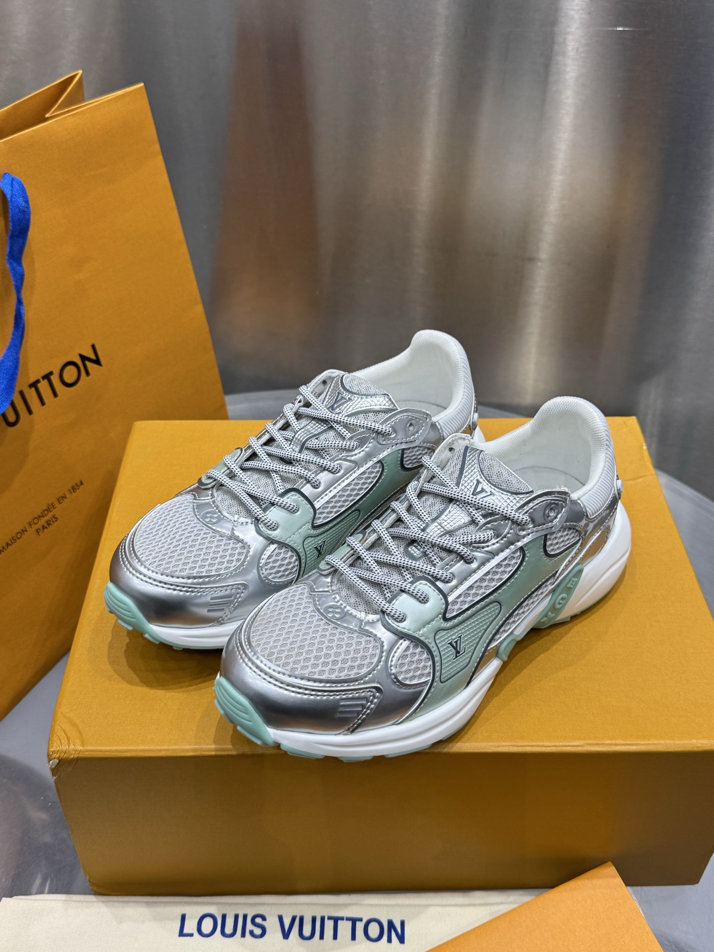 Louis Vuitton Running Shoes M-l