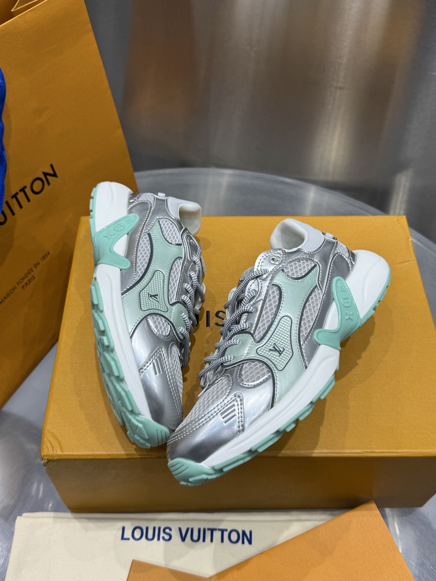Louis Vuitton Running Shoes M-l