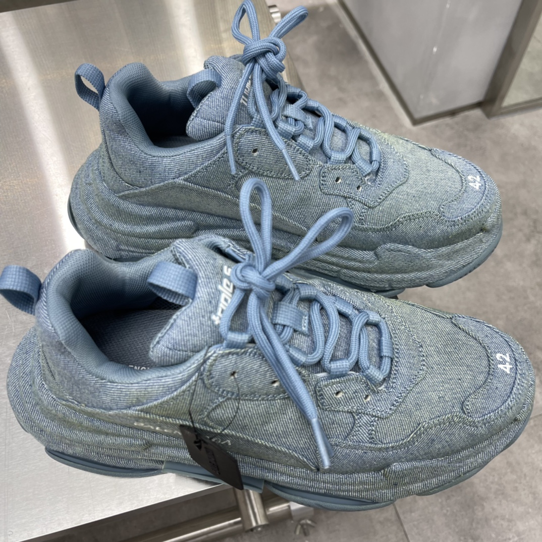 Couple Basic Shoes