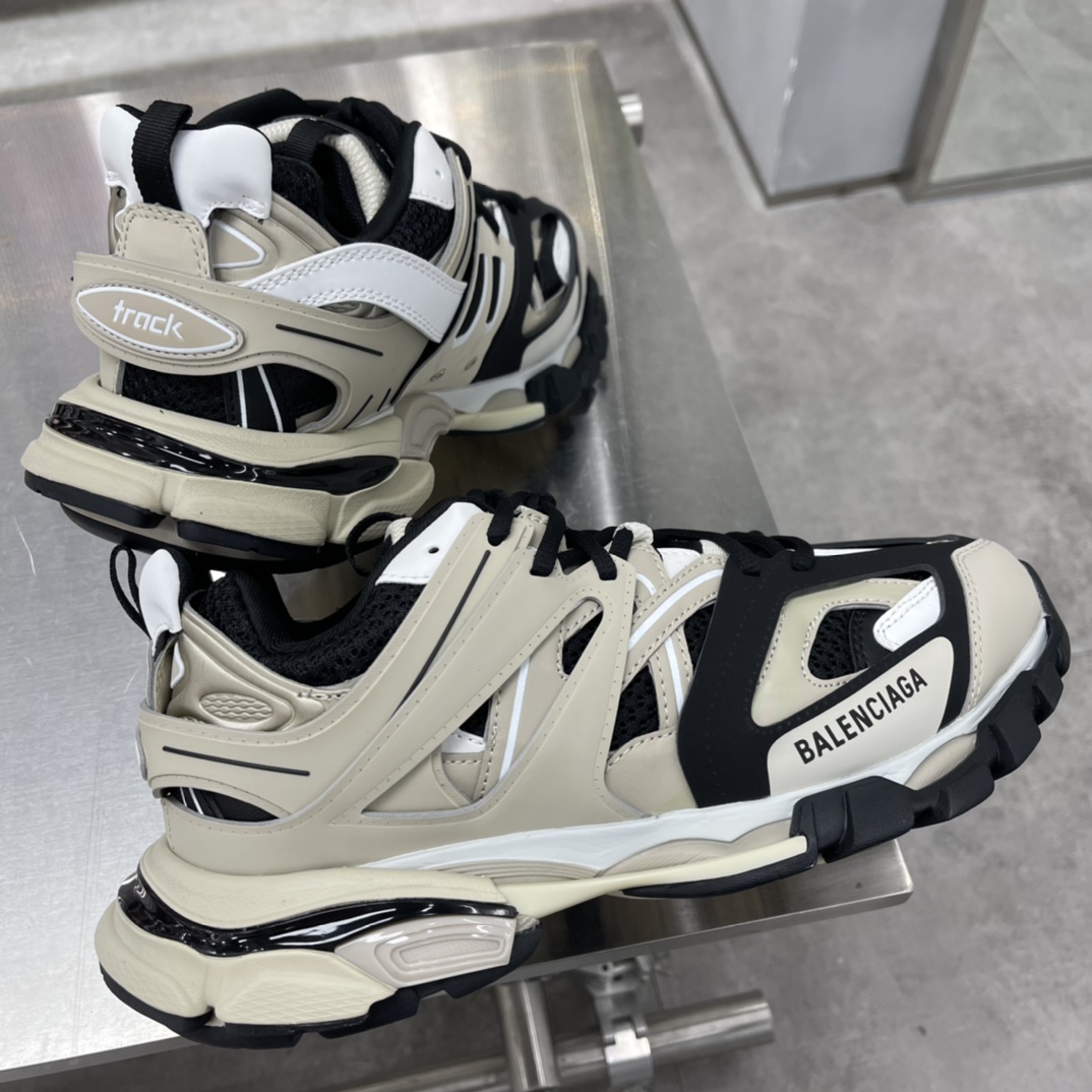 Couple Basic Shoes