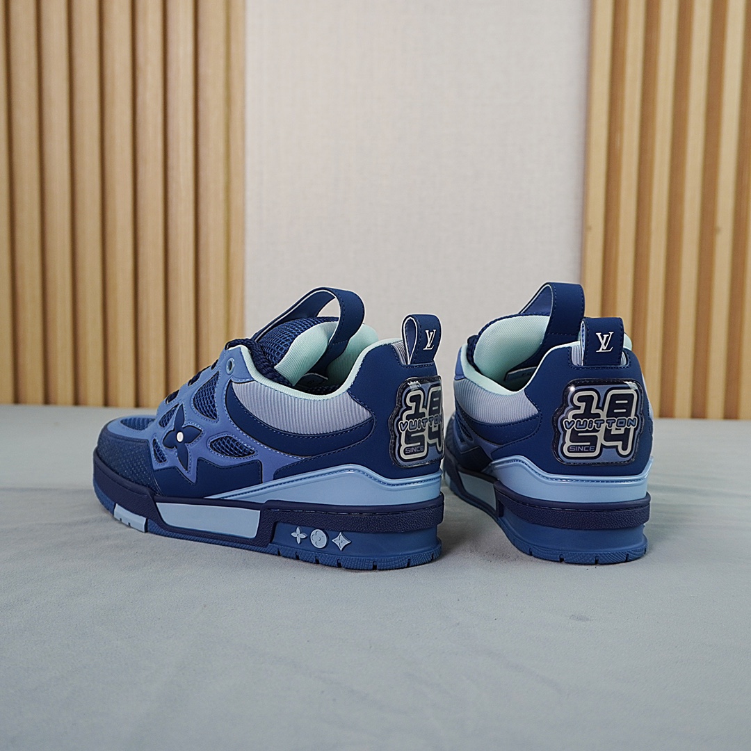 Louis Vuitton Male Sneakers L