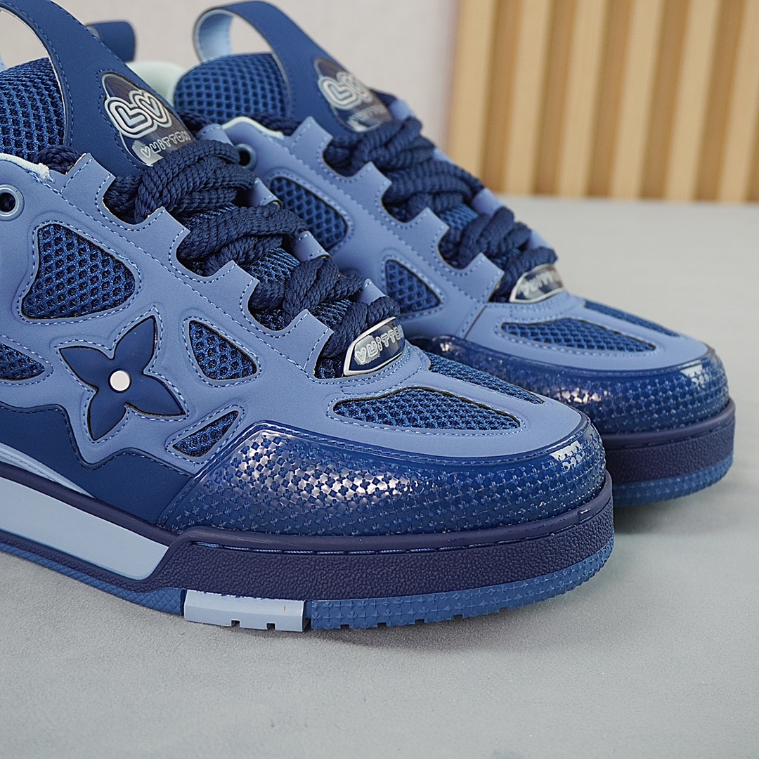 Louis Vuitton Male Sneakers L