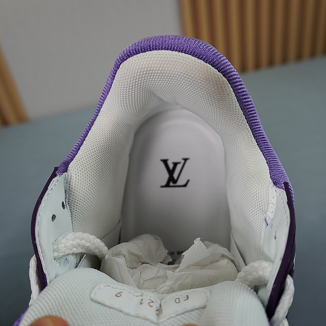 Louis Vuitton Male Sneakers L