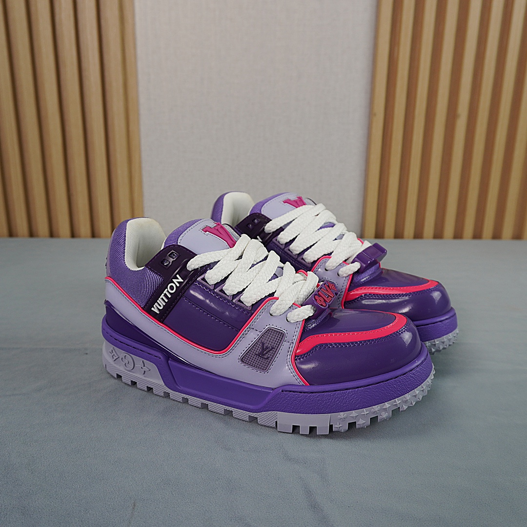 Louis Vuitton Male Sneakers L