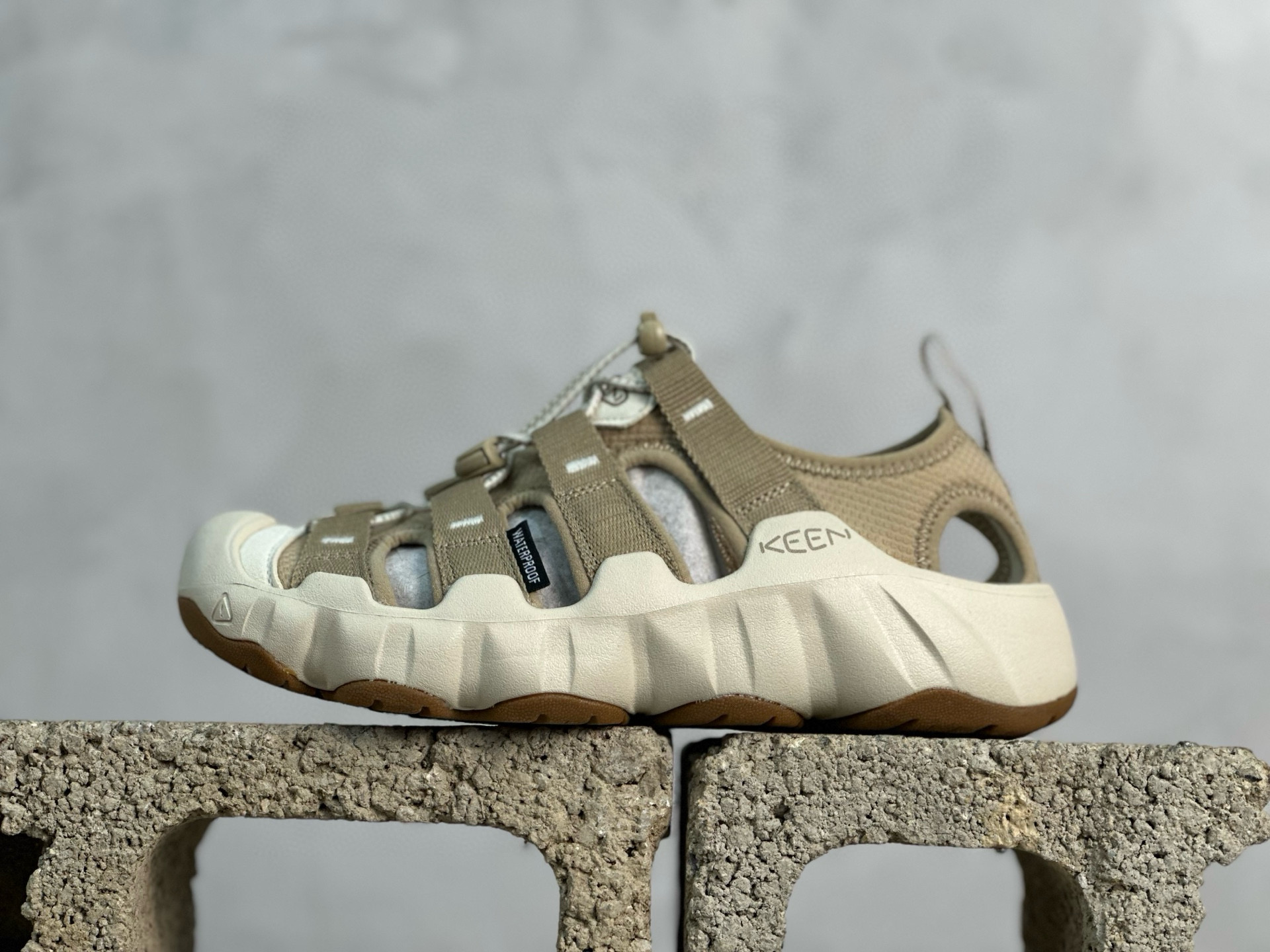 Sandals M