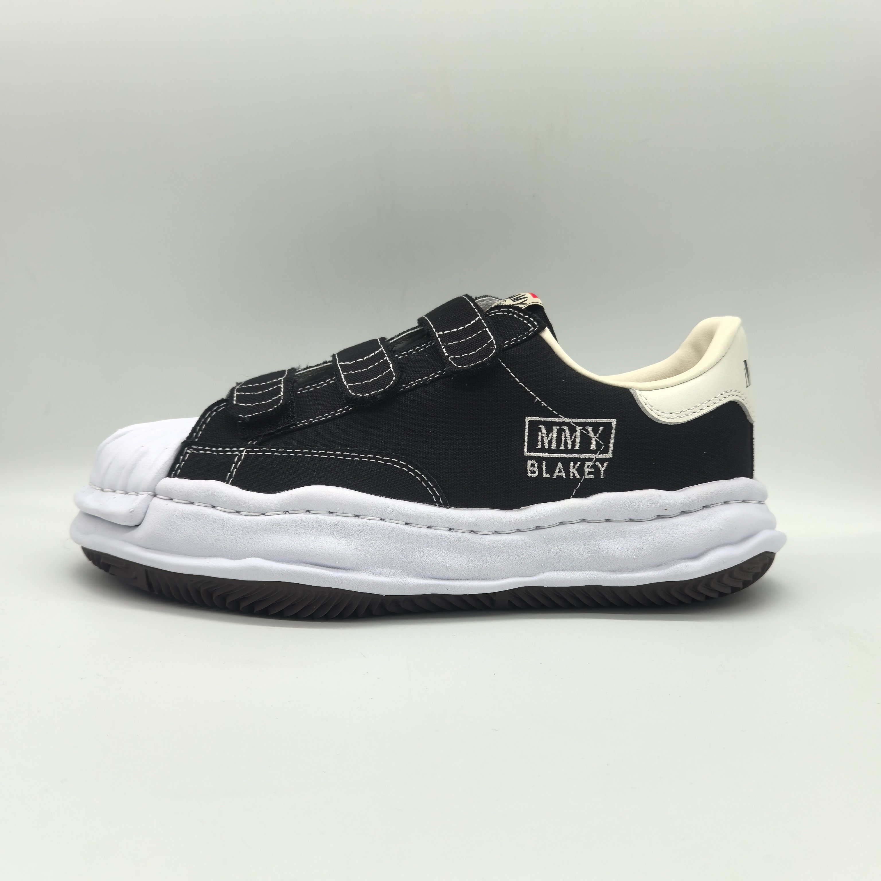 Basic Shoes M