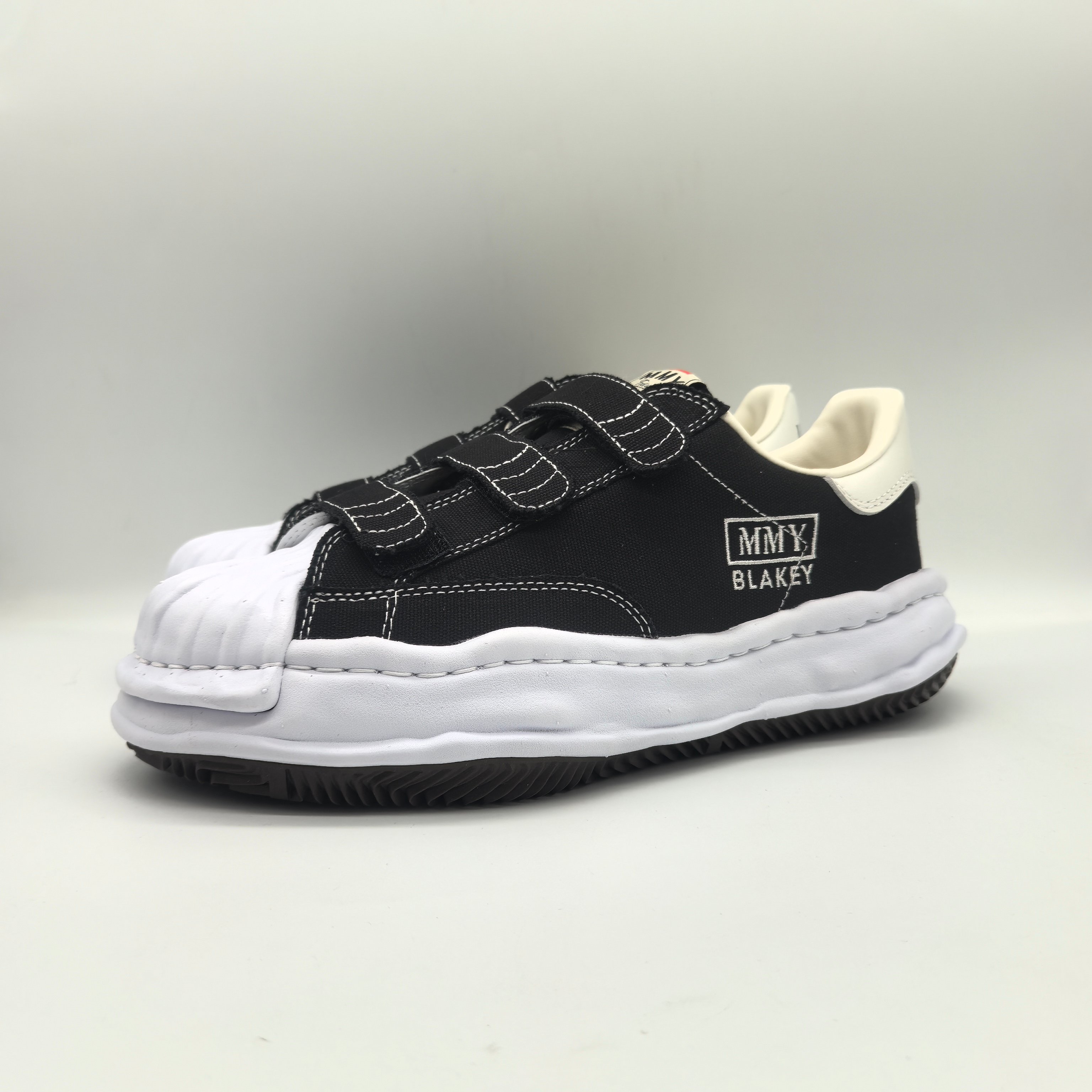 Basic Shoes M