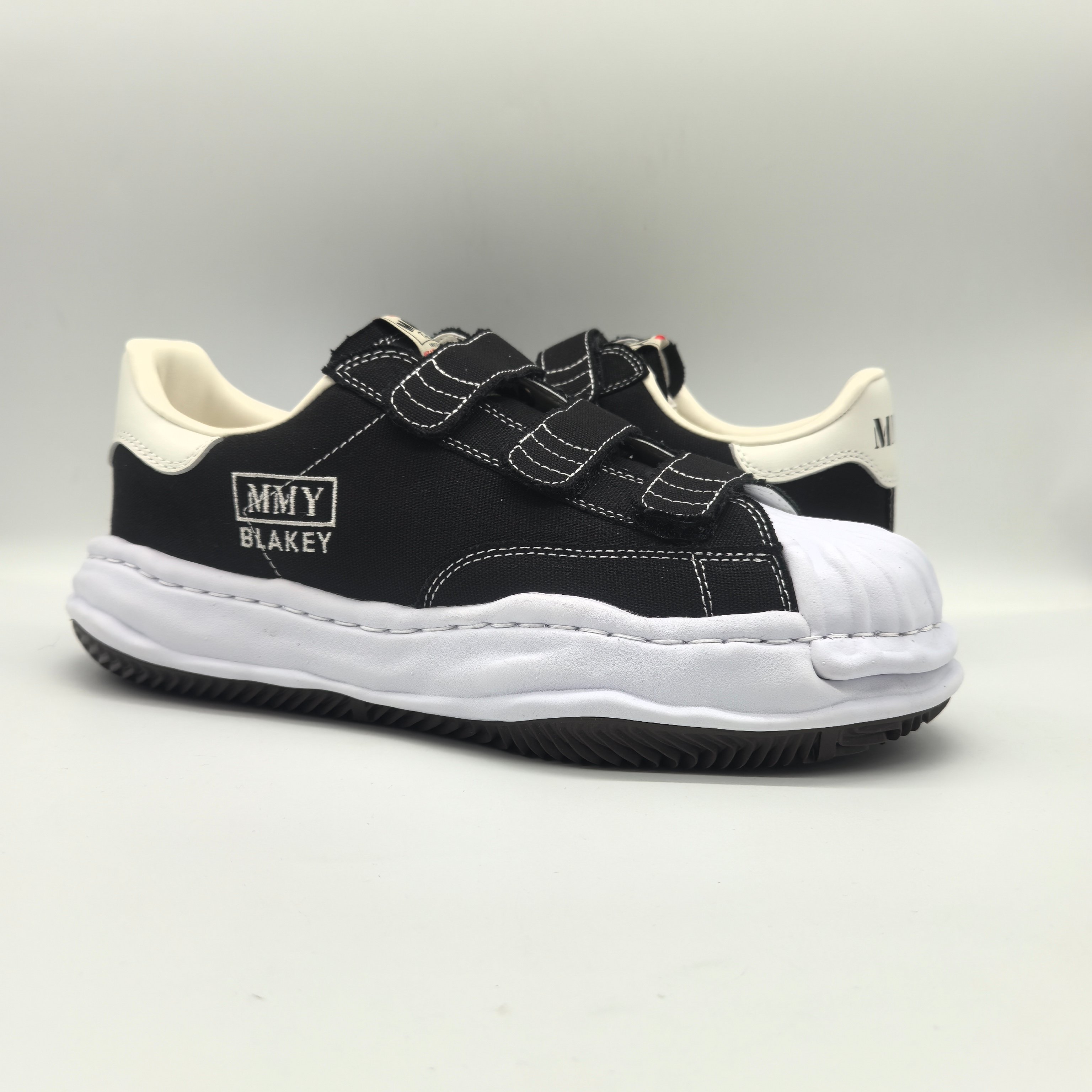 Basic Shoes M