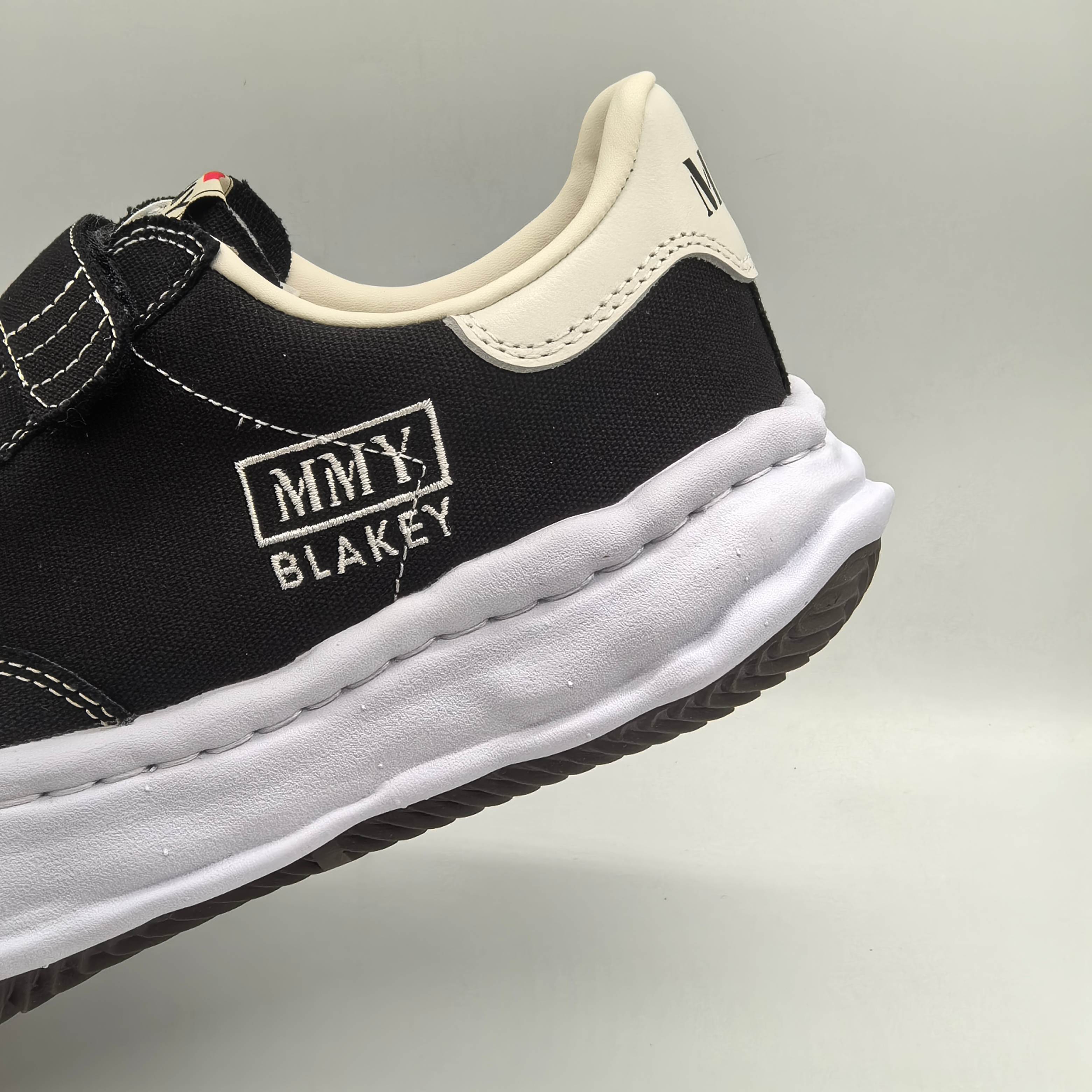 Basic Shoes M