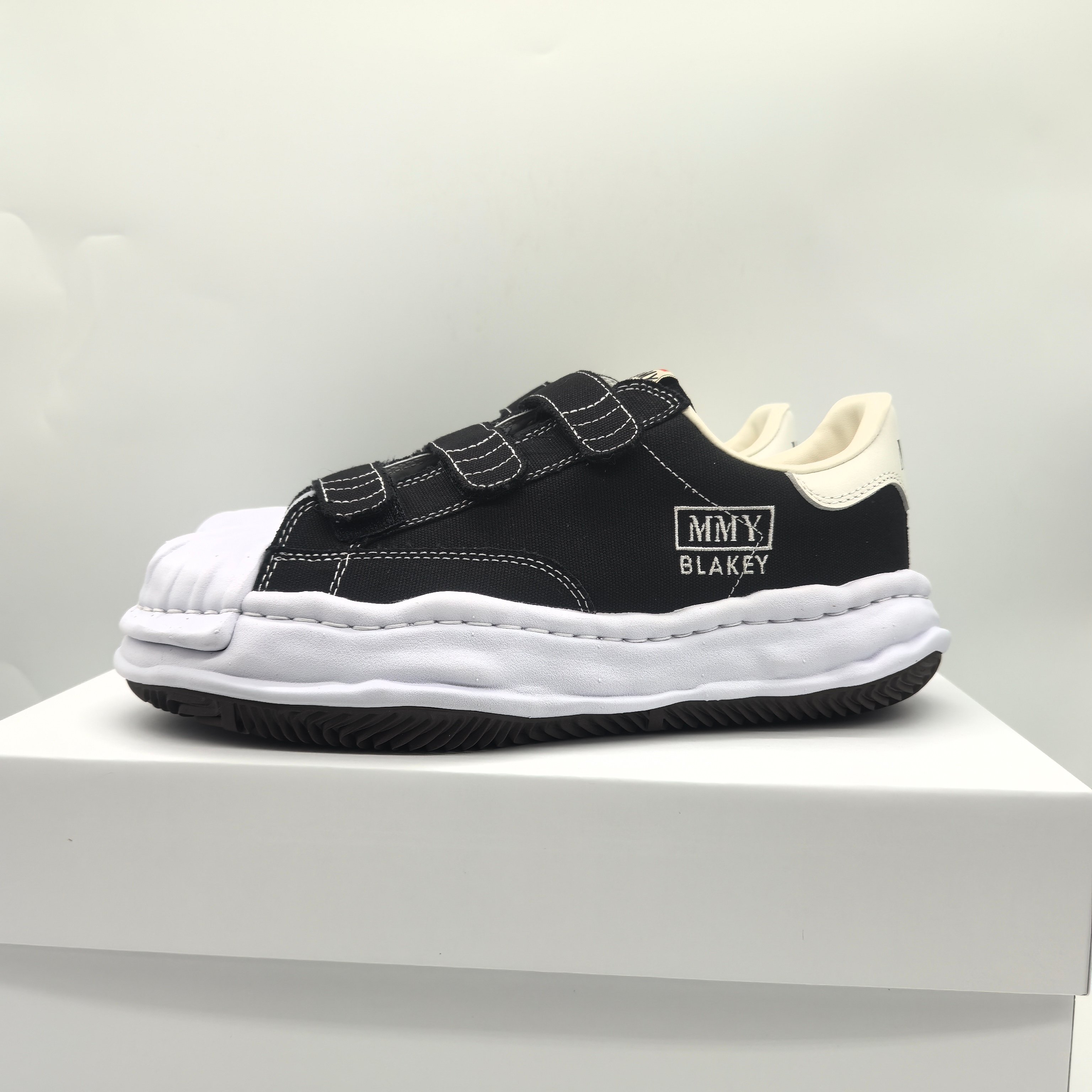 Basic Shoes M