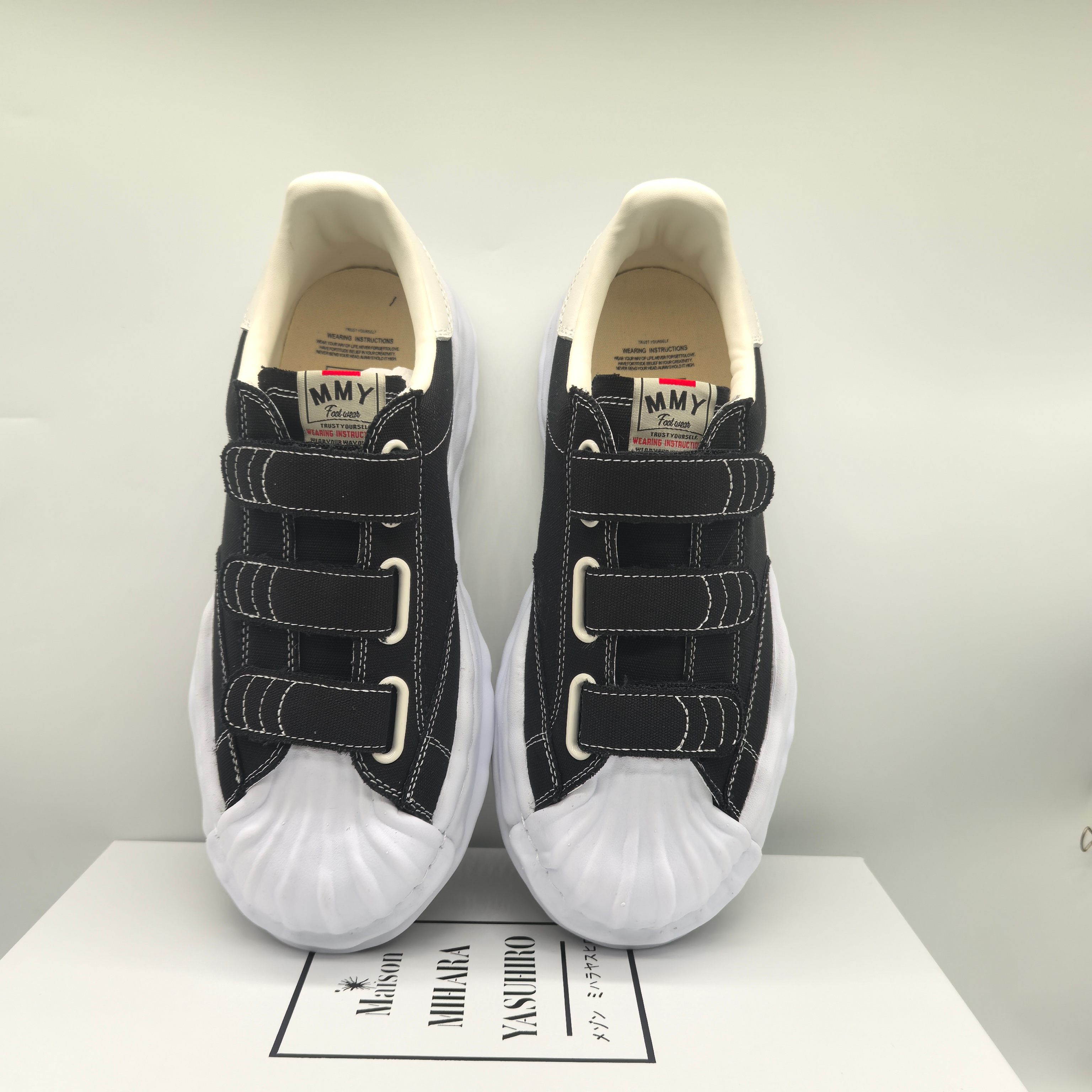 Basic Shoes M