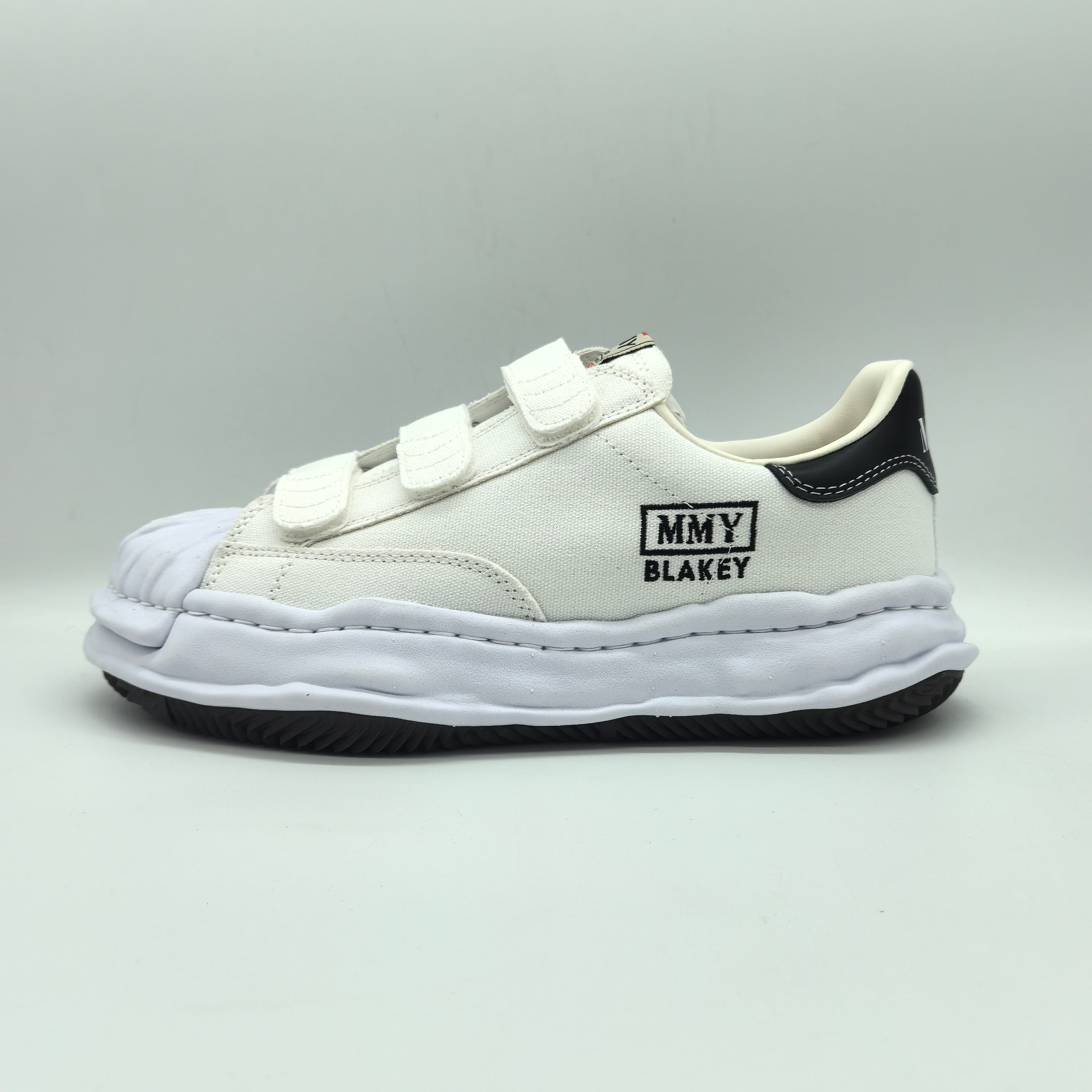 Basic Shoes M