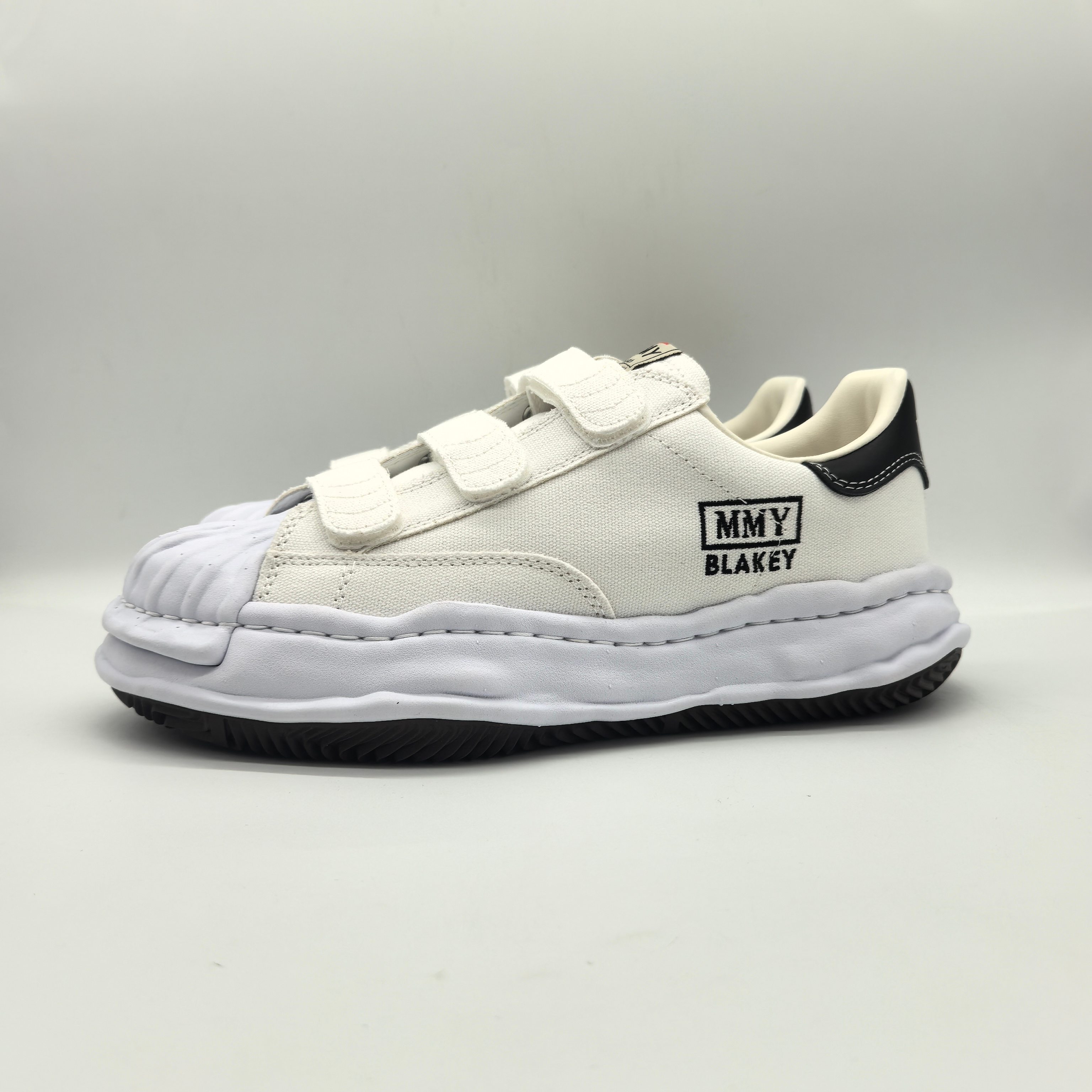 Basic Shoes M