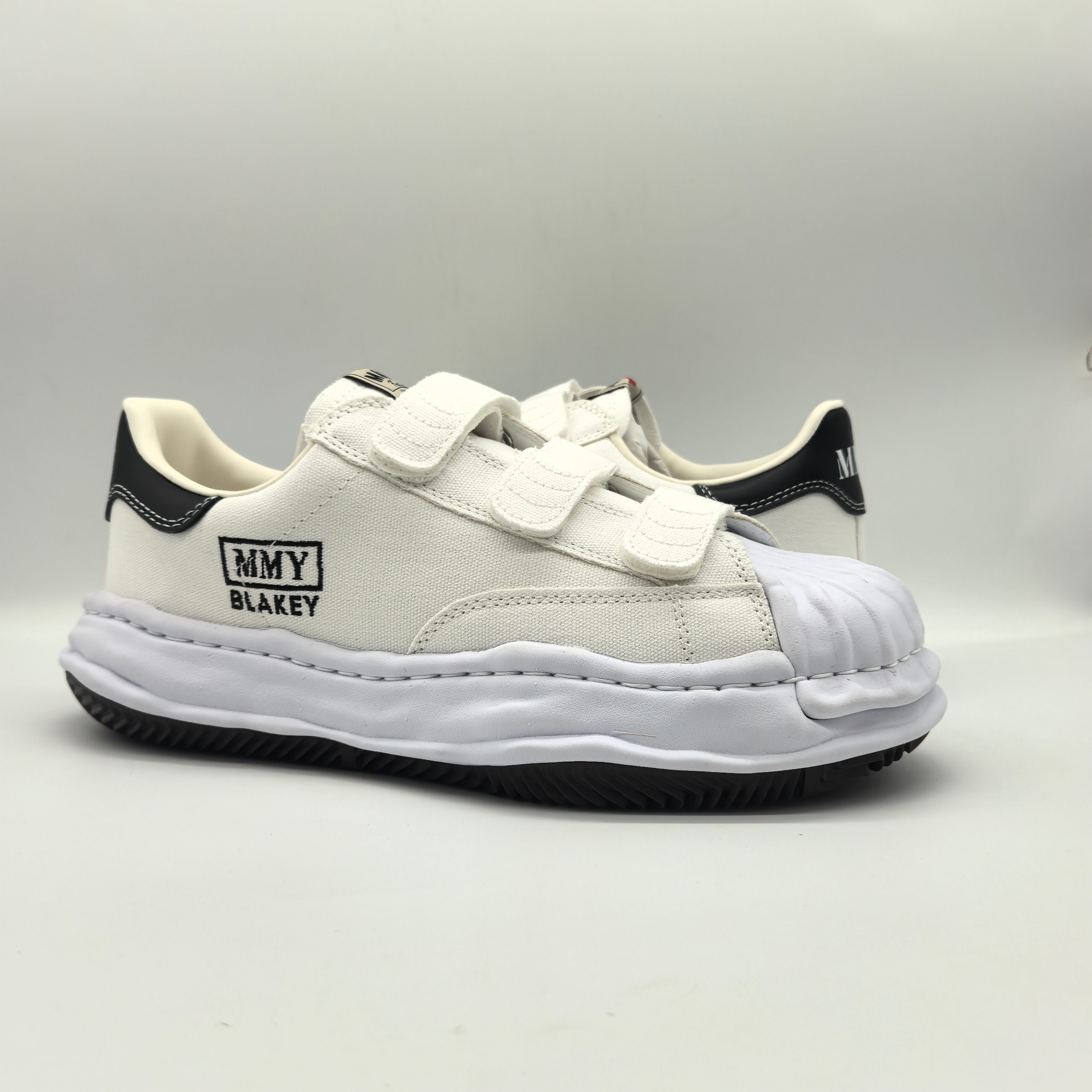 Basic Shoes M