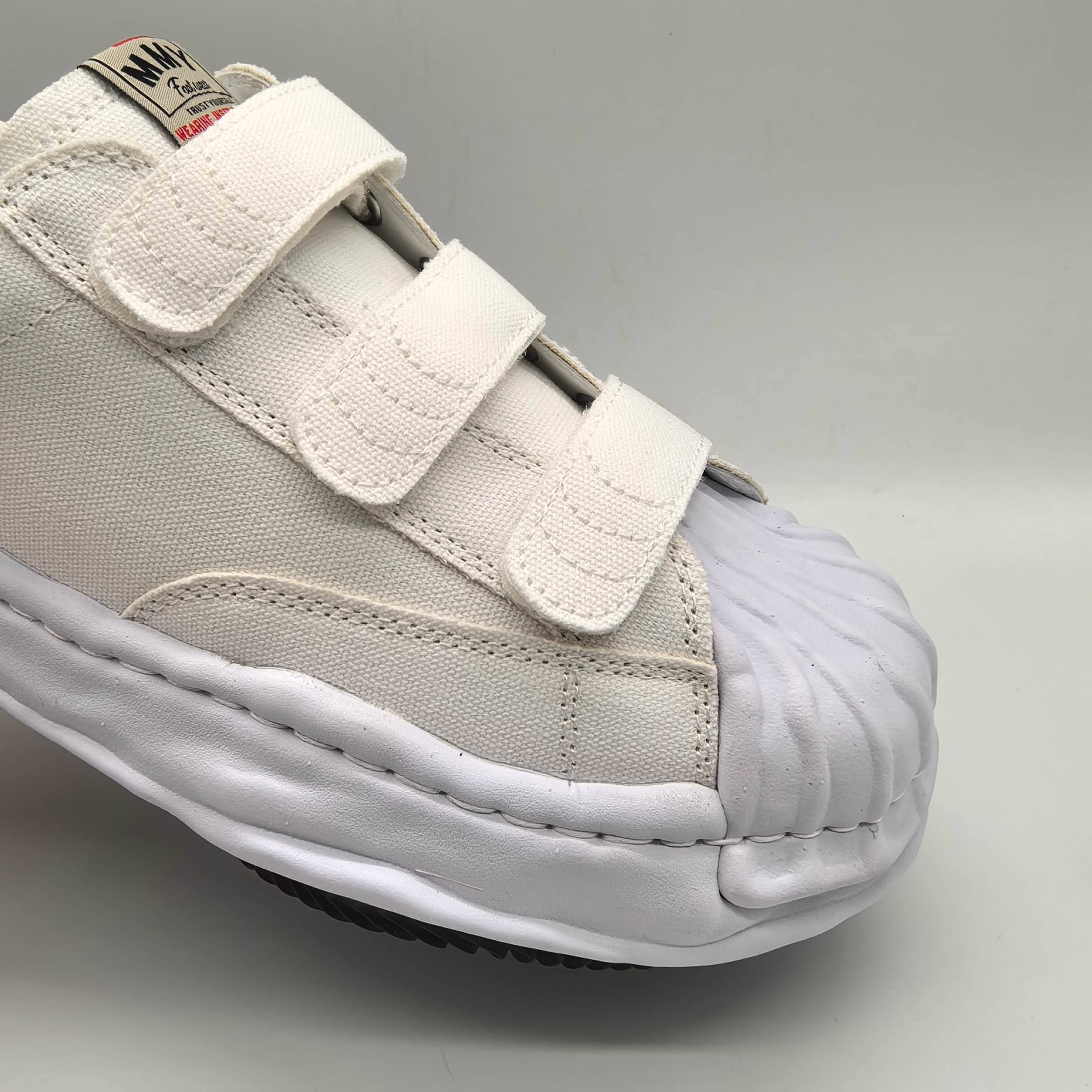 Basic Shoes M