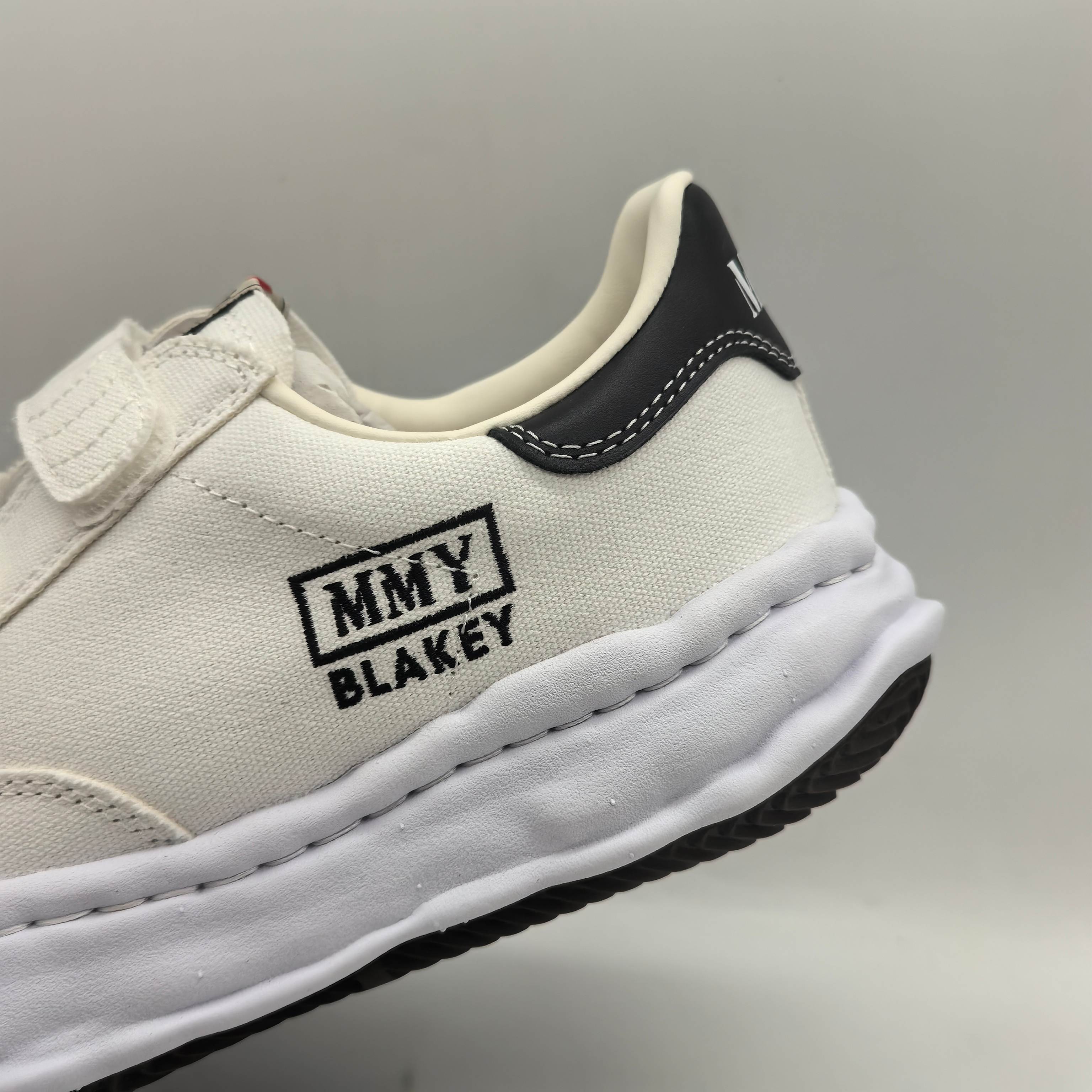 Basic Shoes M
