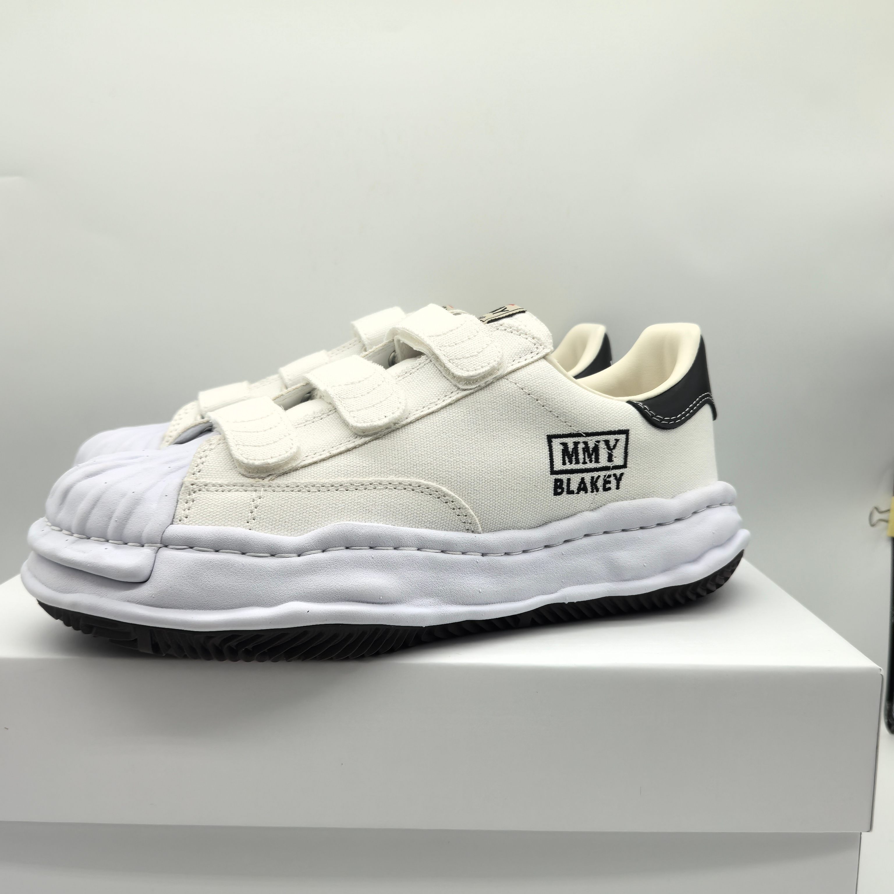 Basic Shoes M