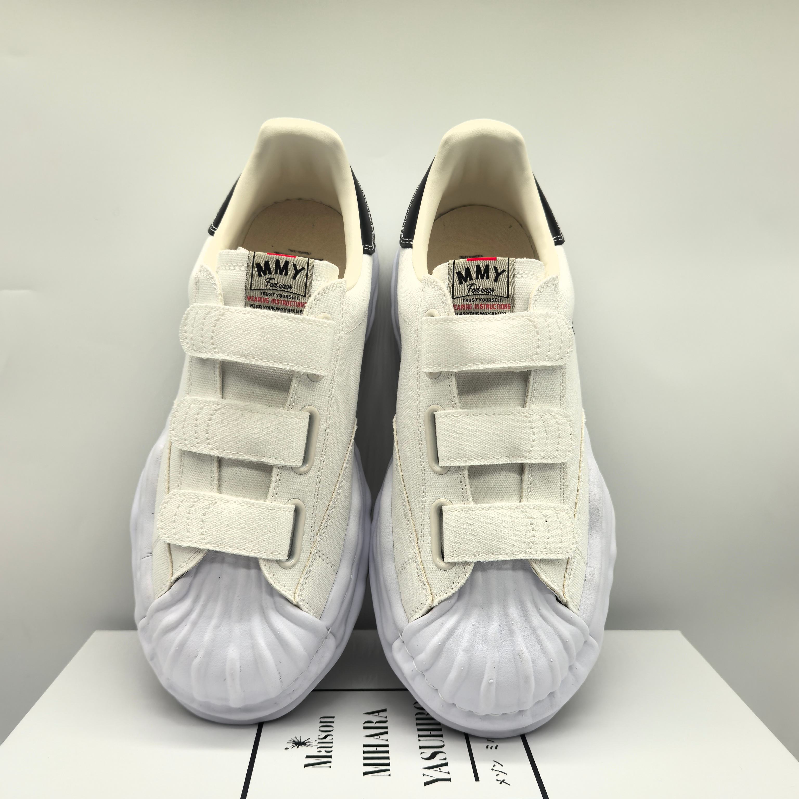 Basic Shoes M