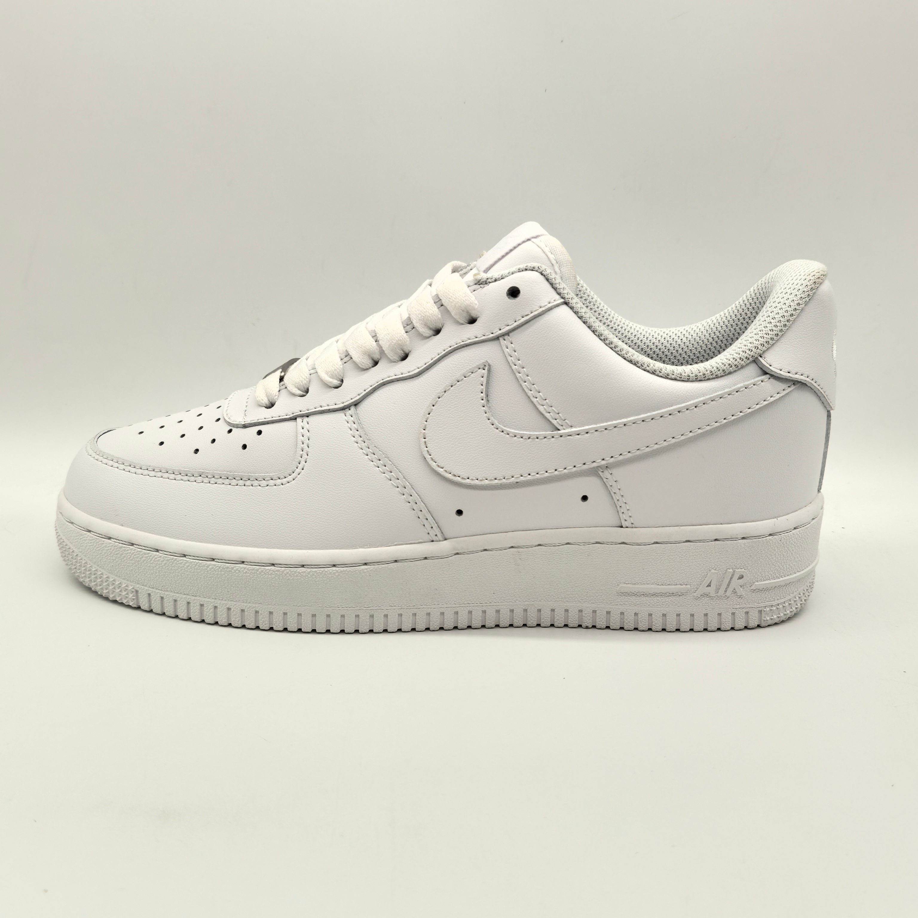 Basic Shoes White
