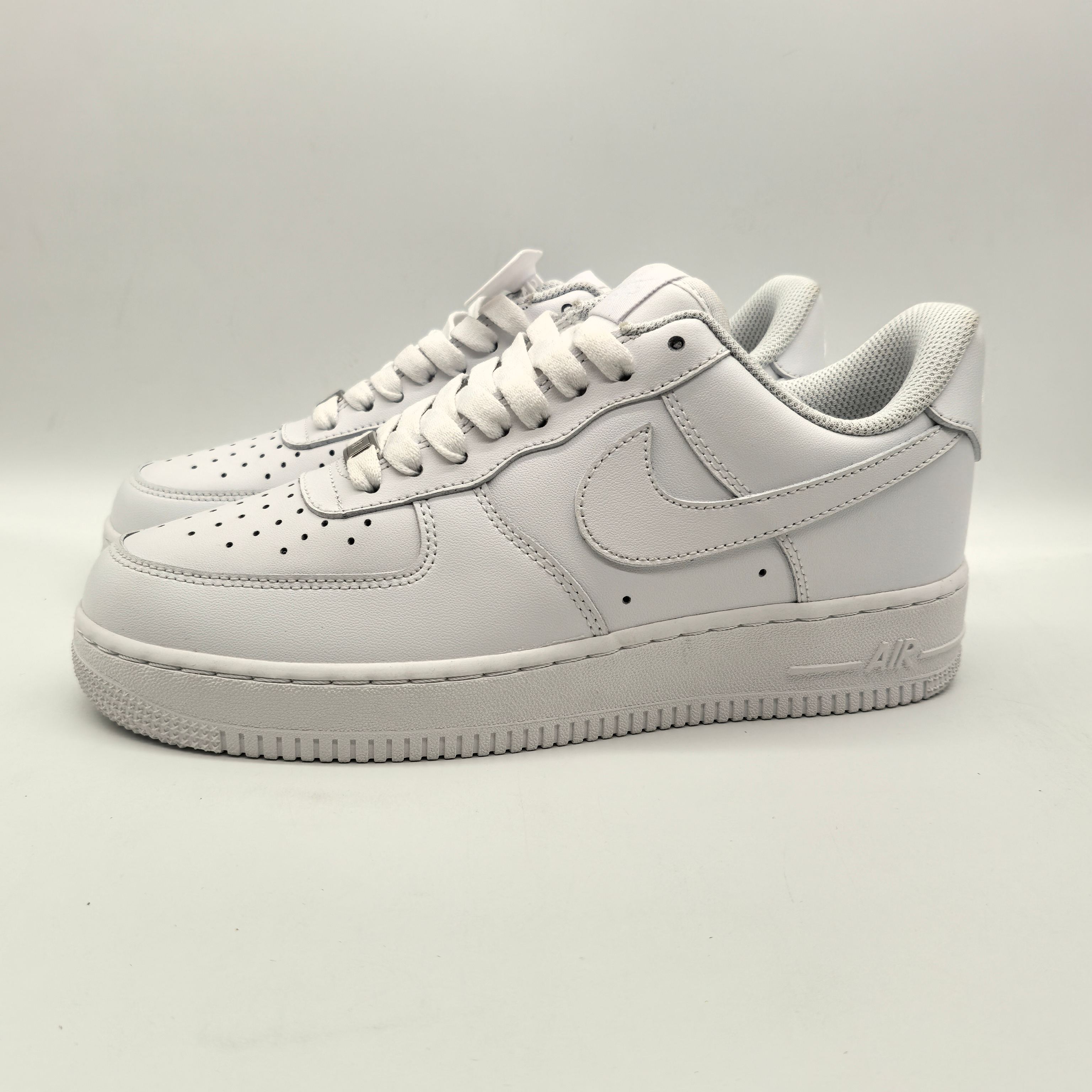 Basic Shoes White