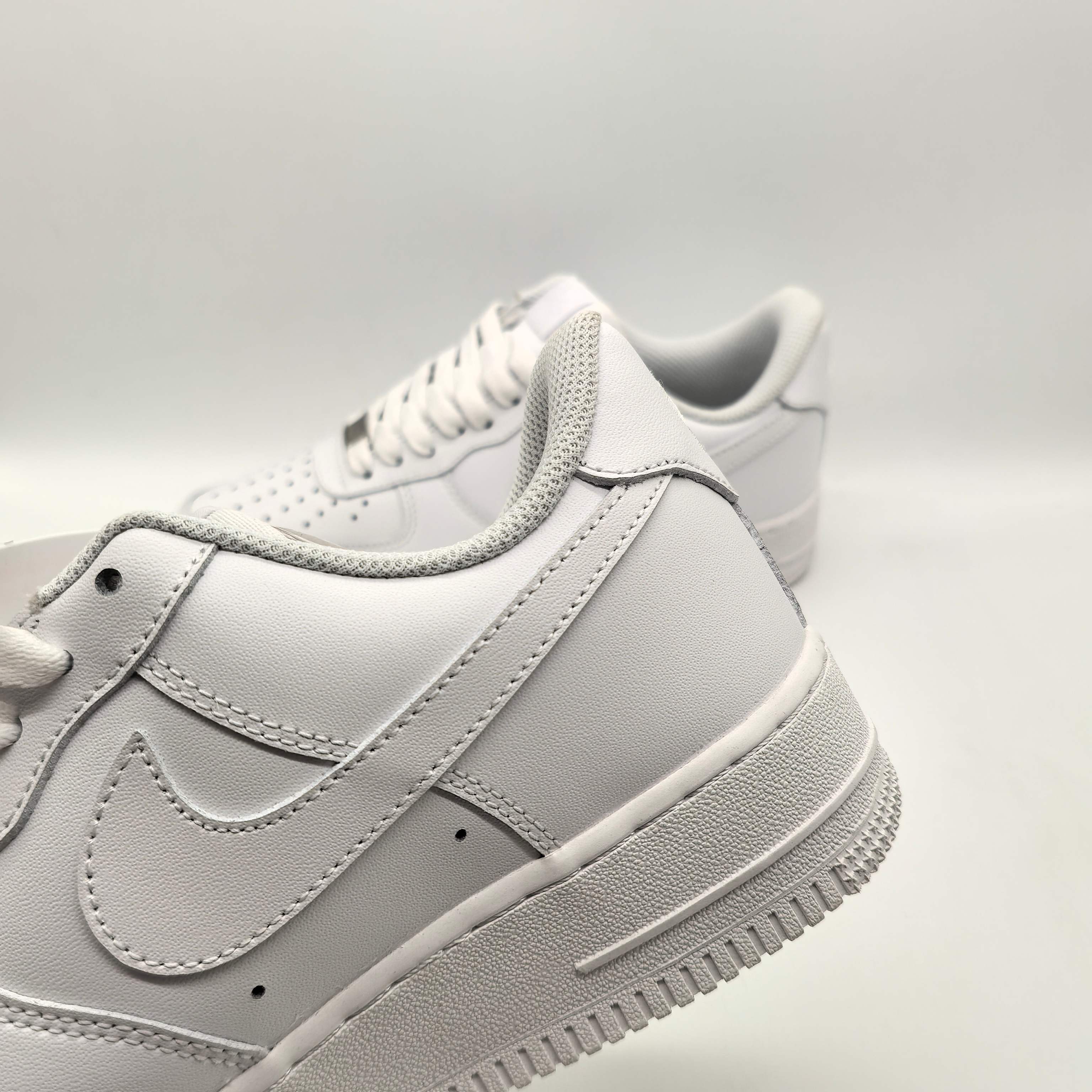 Basic Shoes White