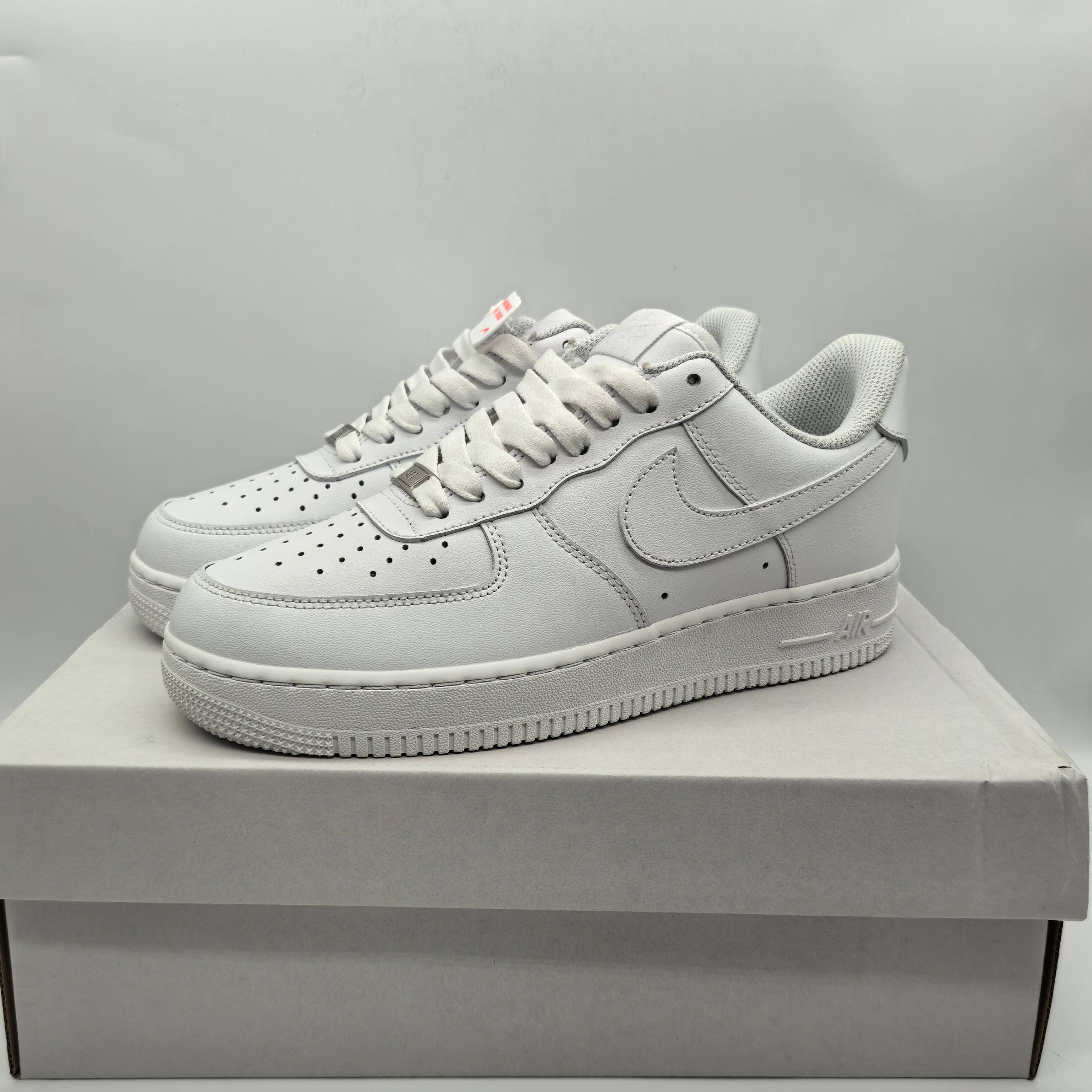 Basic Shoes White