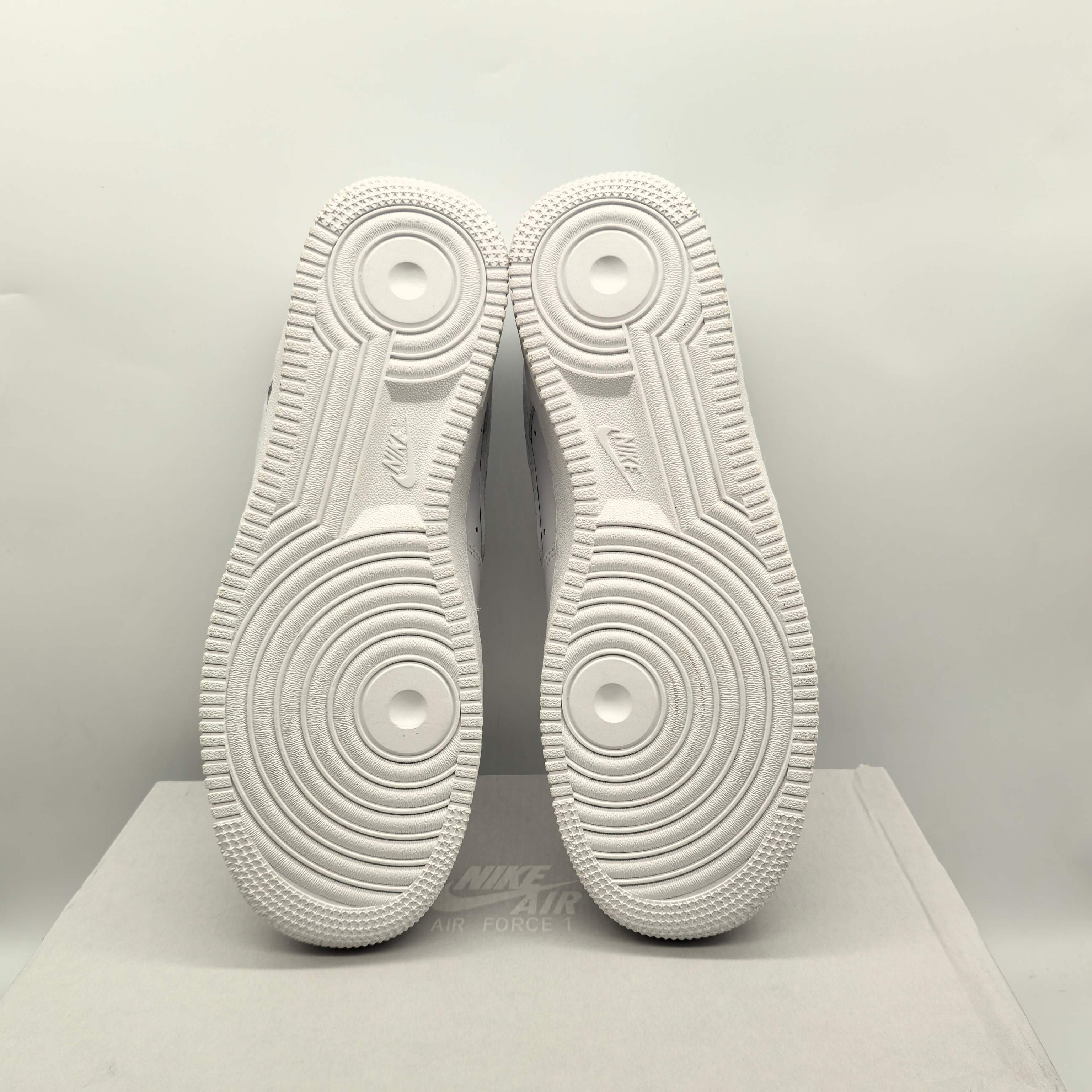 Basic Shoes White
