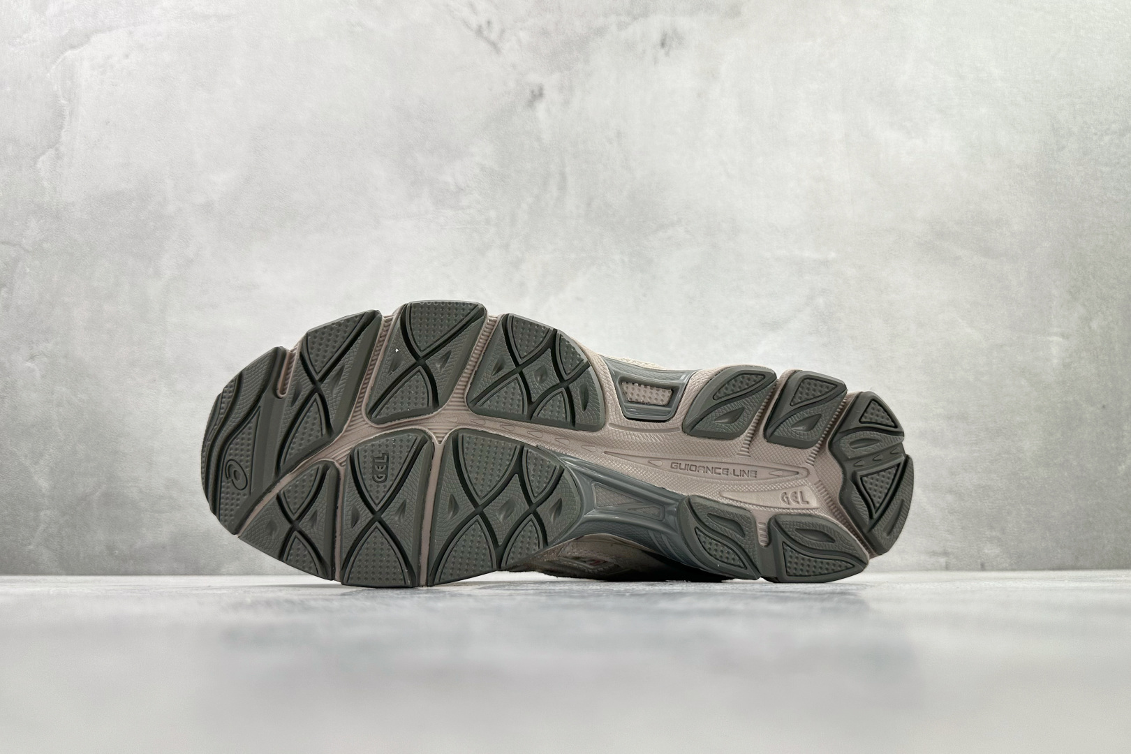 Asics Basic Shoes Gray L-s
