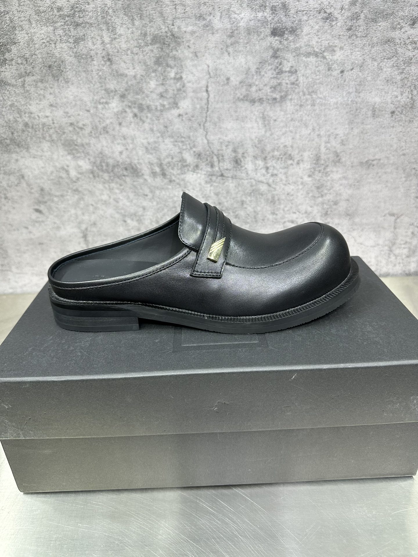 Basic Shoes 46