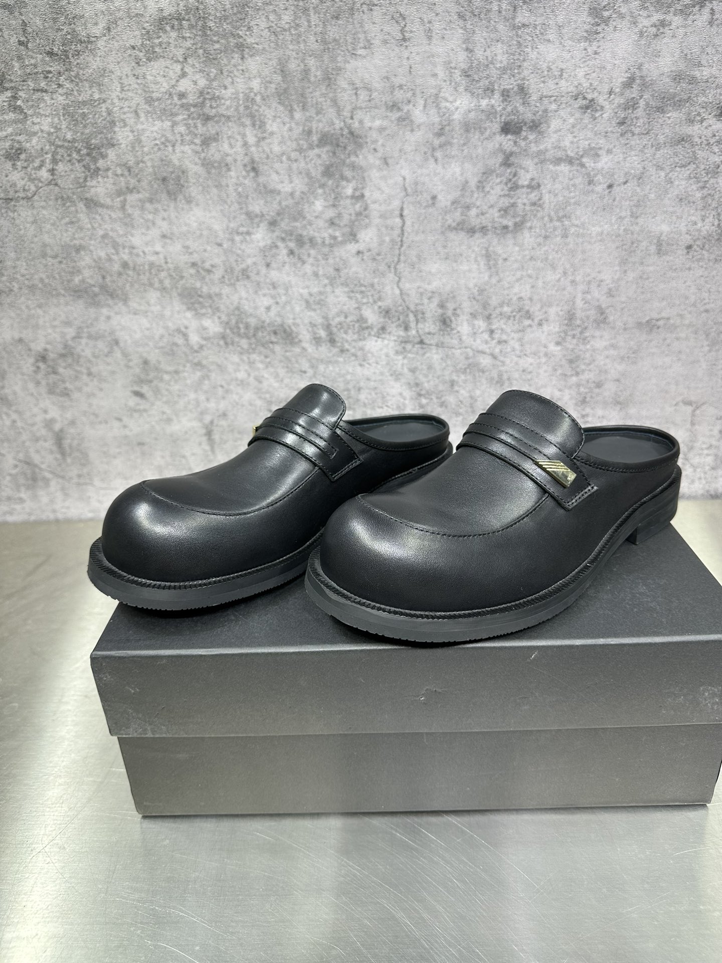 Basic Shoes 46