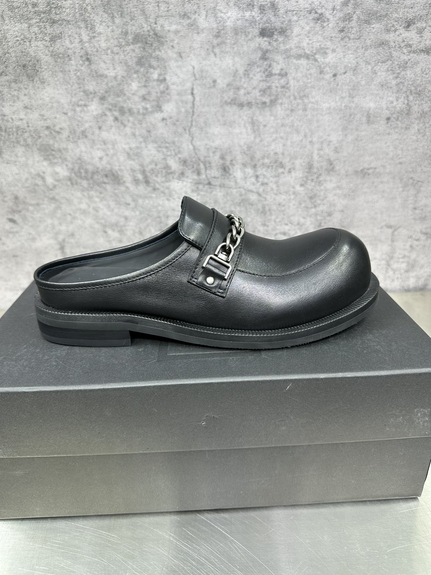 Basic Shoes 46