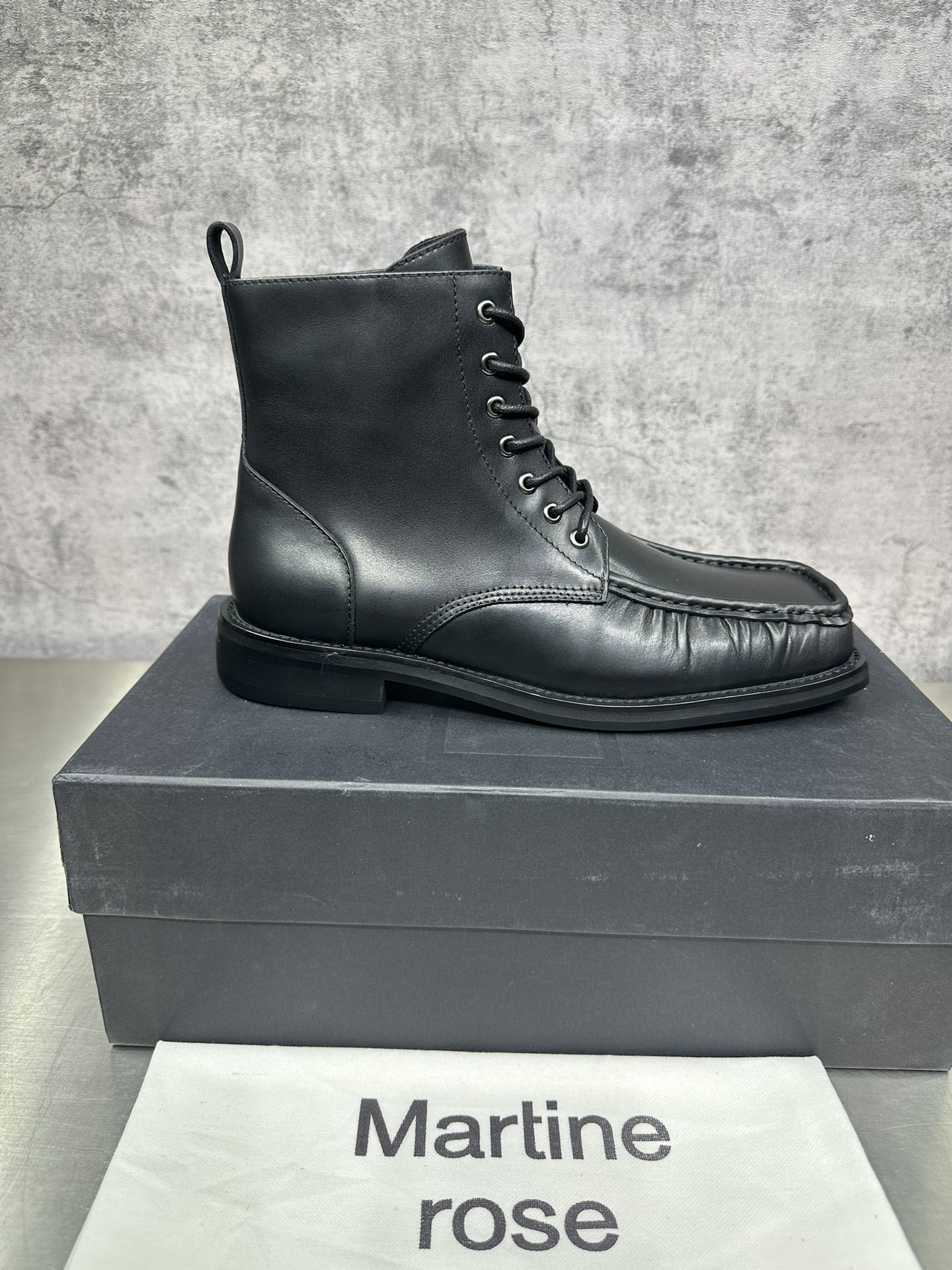 Basic Shoes 46